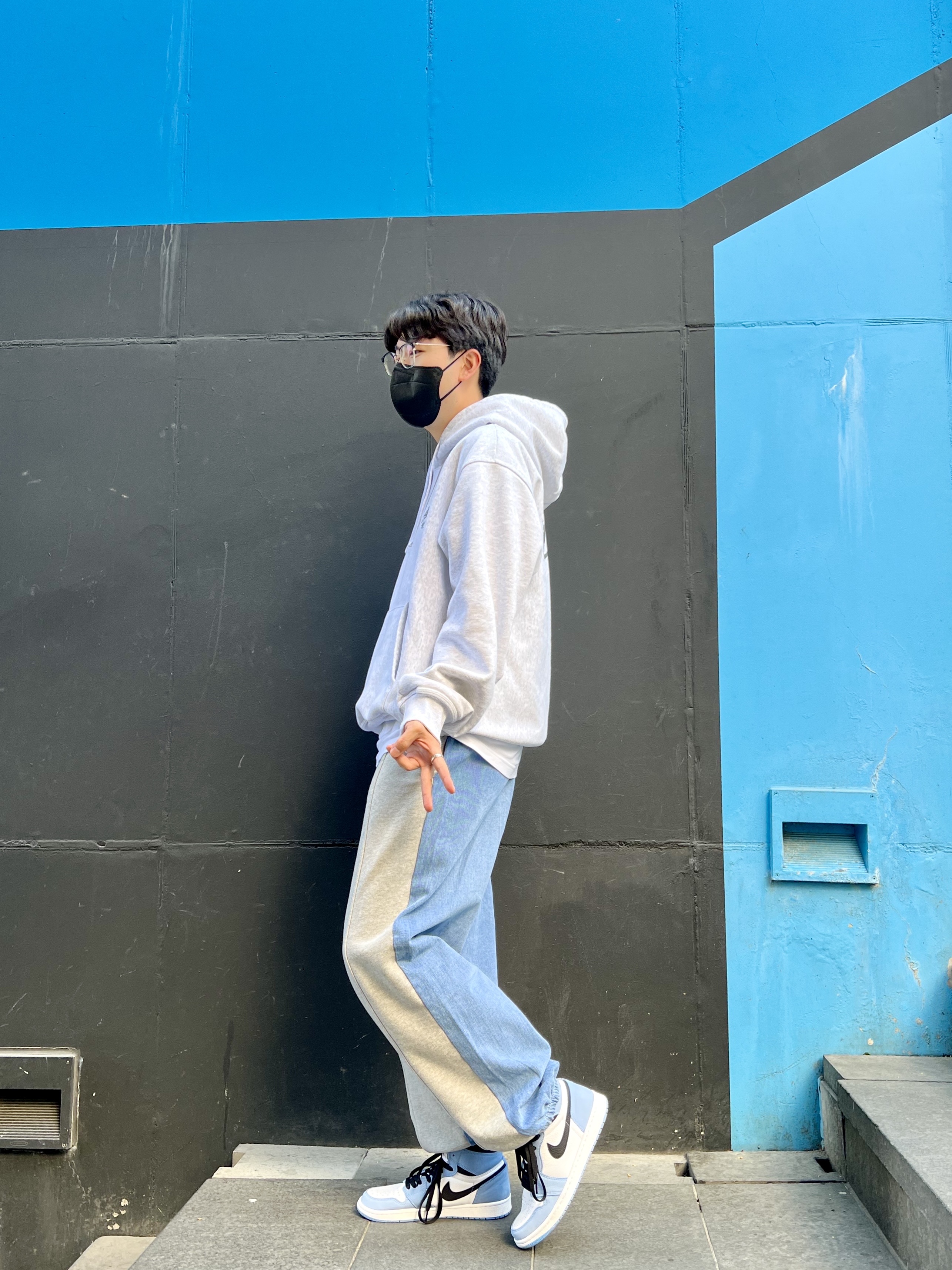 Stussy Stock Seoul Hood Ash Heather 2021, Jordan 1 Retro High OG University Blue 착용 스타일 - 2