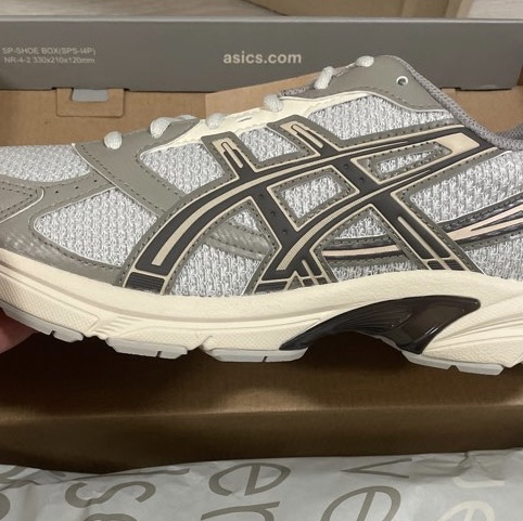 Asics x I4P Gel-1130 Glacier Grey Mink 착용 스타일 - 1