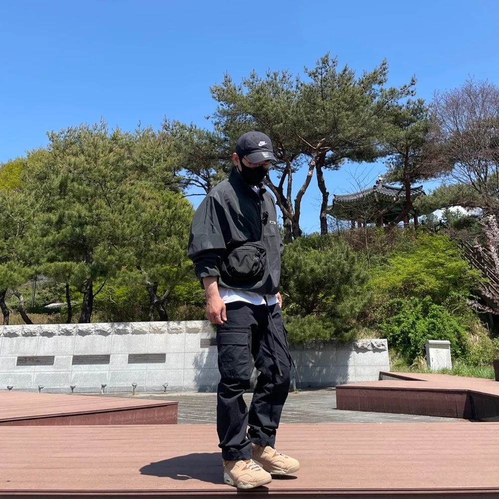 Arc'teryx Mantis 2 Waistpack Black, Essentials Track Jacket Black Reflective - 20FW 착용 스타일 - 1