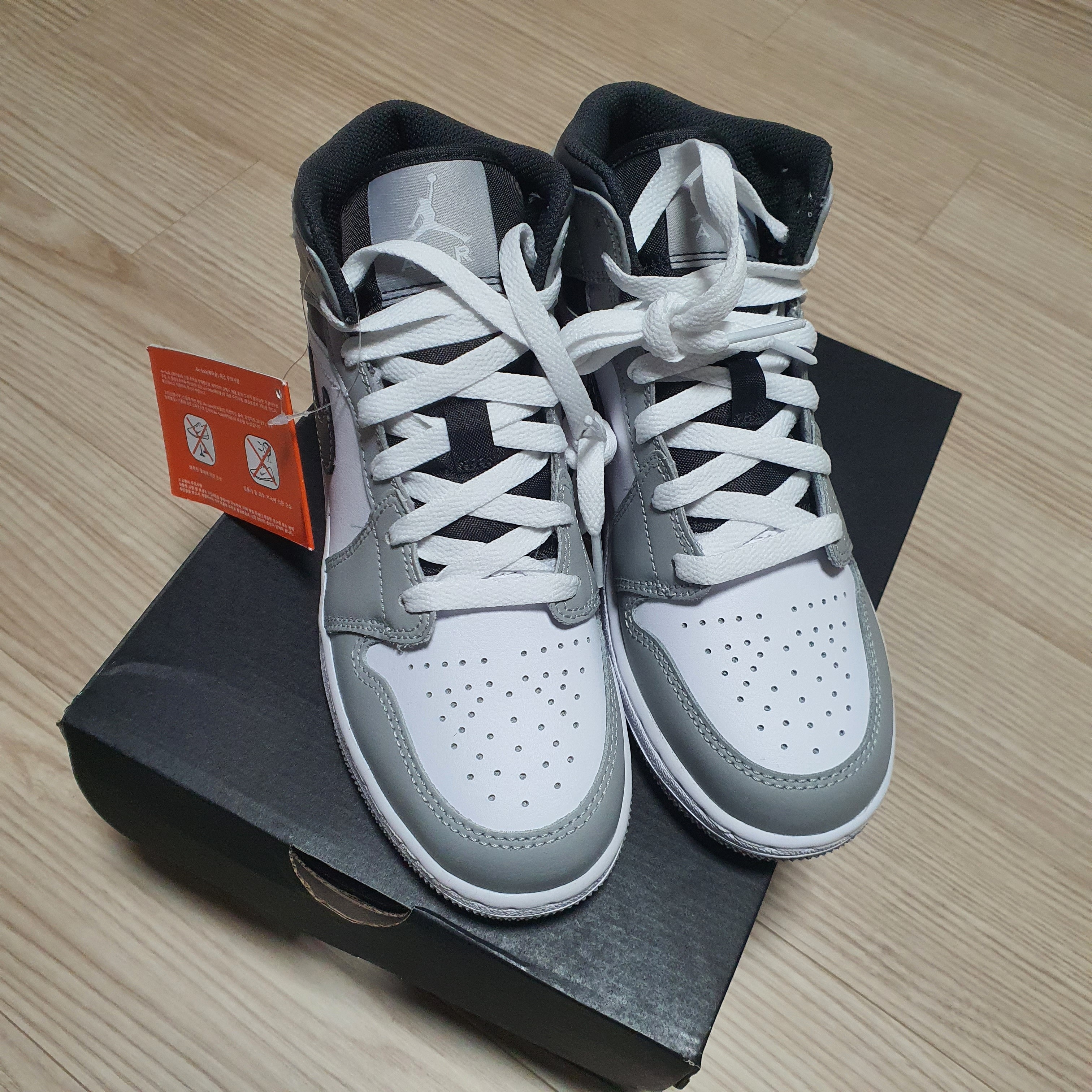 (GS) Jordan 1 Mid Light Smoke Grey Anthracite 착용 스타일 - 2