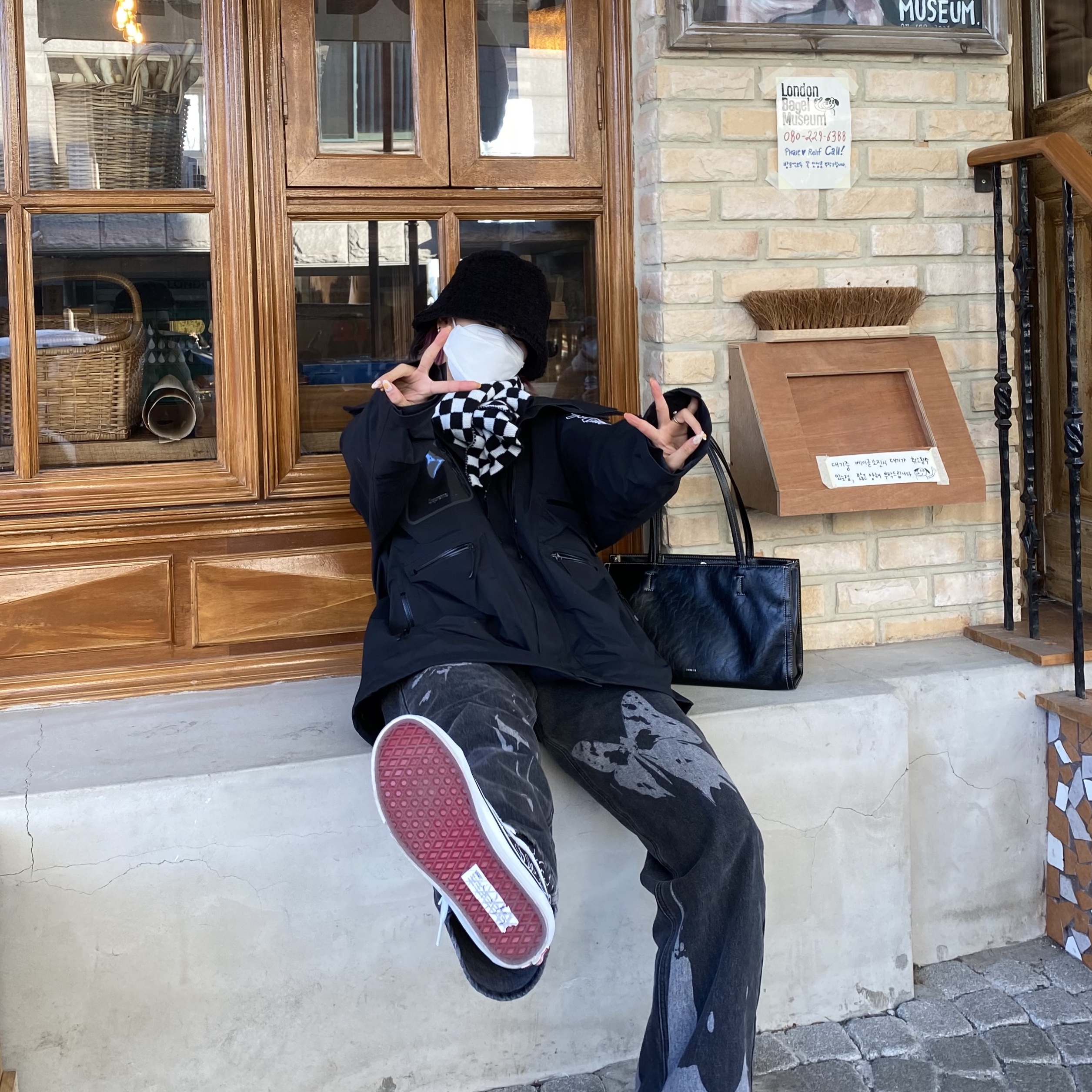 Supreme Gore-Tex Tech Shell Jacket Black - 21FW 착용 스타일 - 2
