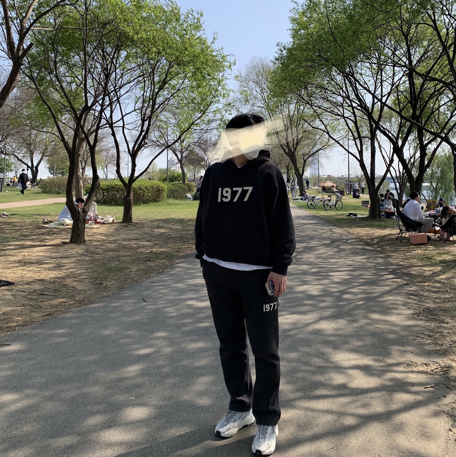 Essentials 1977 Hoodie Iron - 22SS, Essentials 1977 Relaxed Sweatpants Iron - 22SS 착용 스타일