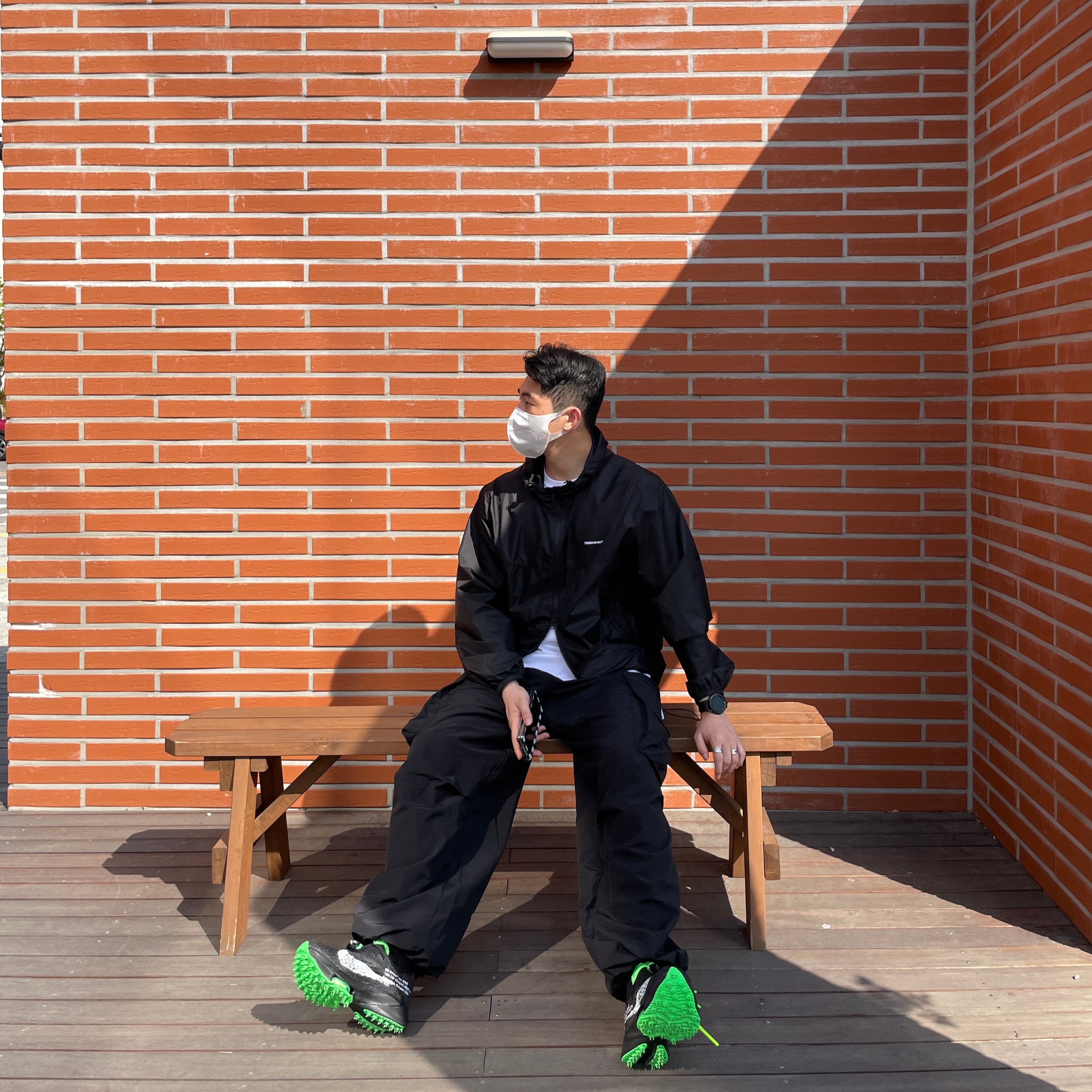 Nike x Off-White Air Zoom Tempo Next% Black 착용 스타일 - 1
