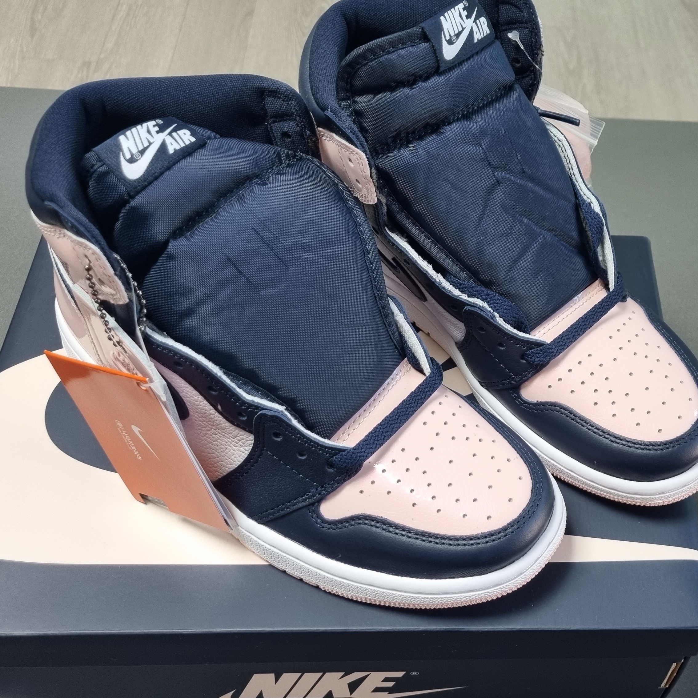 (W) Jordan 1 Retro High OG Atmosphere 착용 스타일 - 1