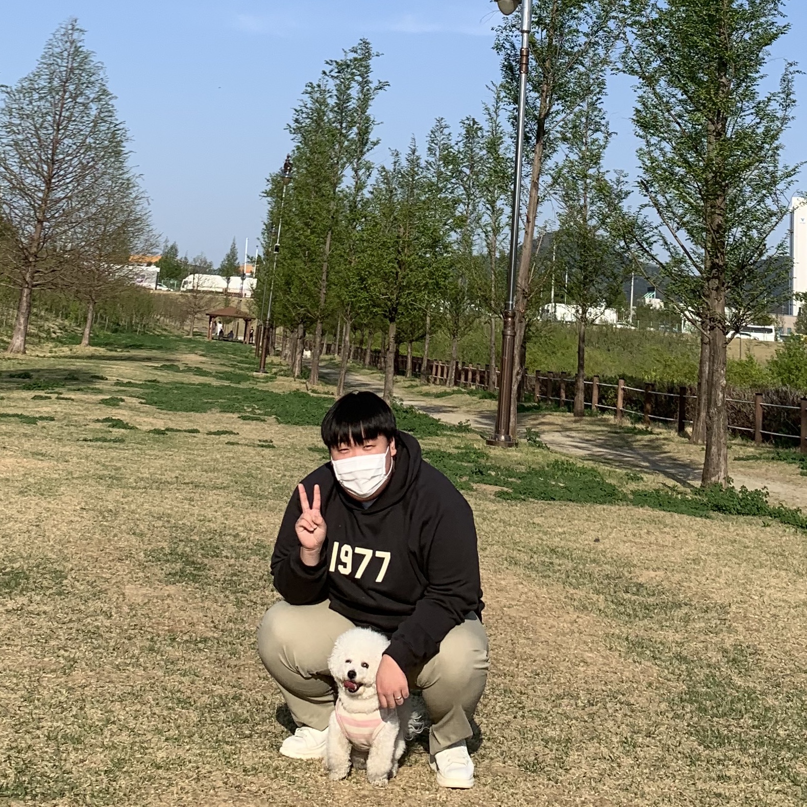 Essentials 1977 Hoodie Iron - 22SS, Alexander McQueen Oversized Sneakers White Shock Pink 착용 스타일 - 3