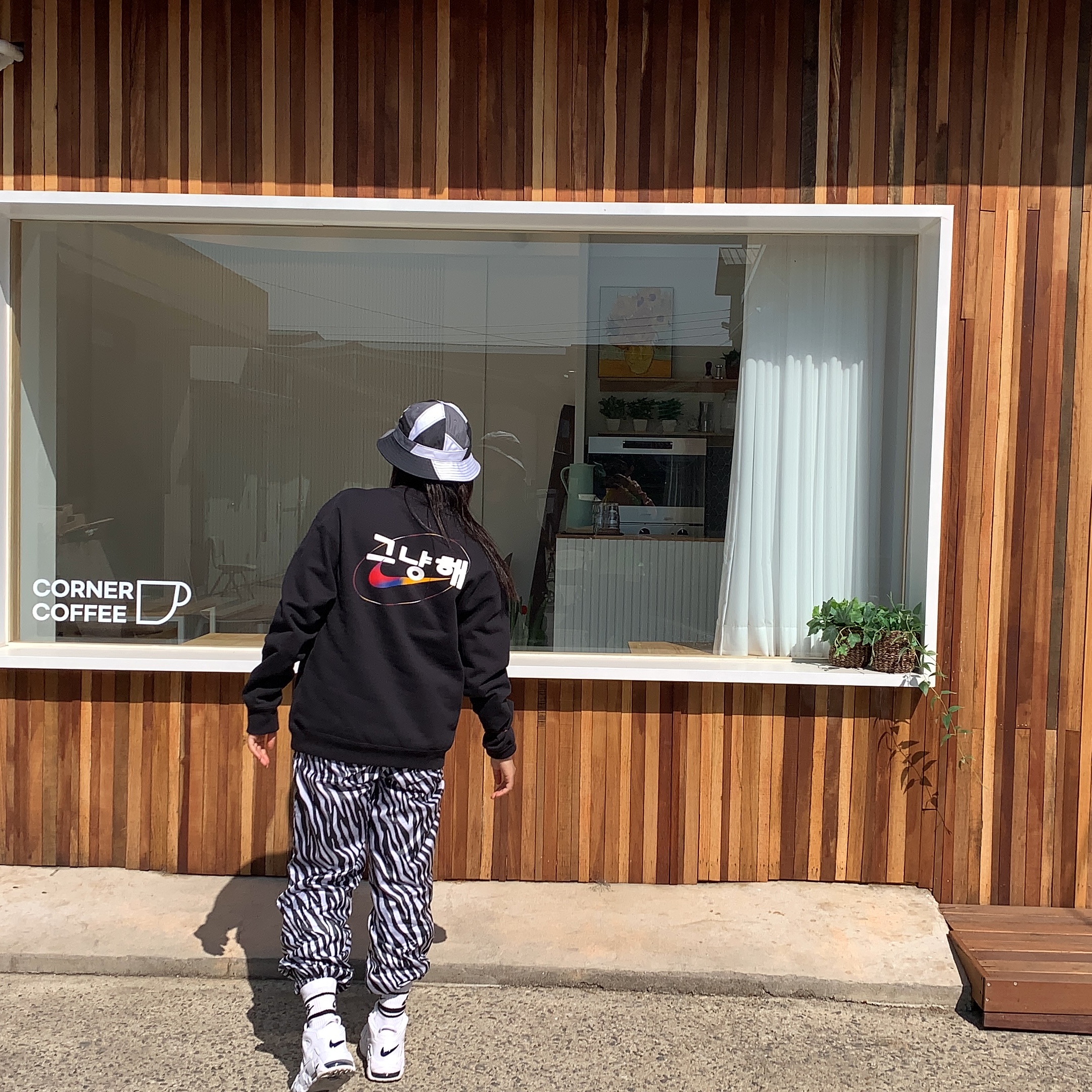 Nike Hangul Heavyweight Sweatshirt Black, (GS) Nike Air More Uptempo White Midnight Navy 착용 스타일