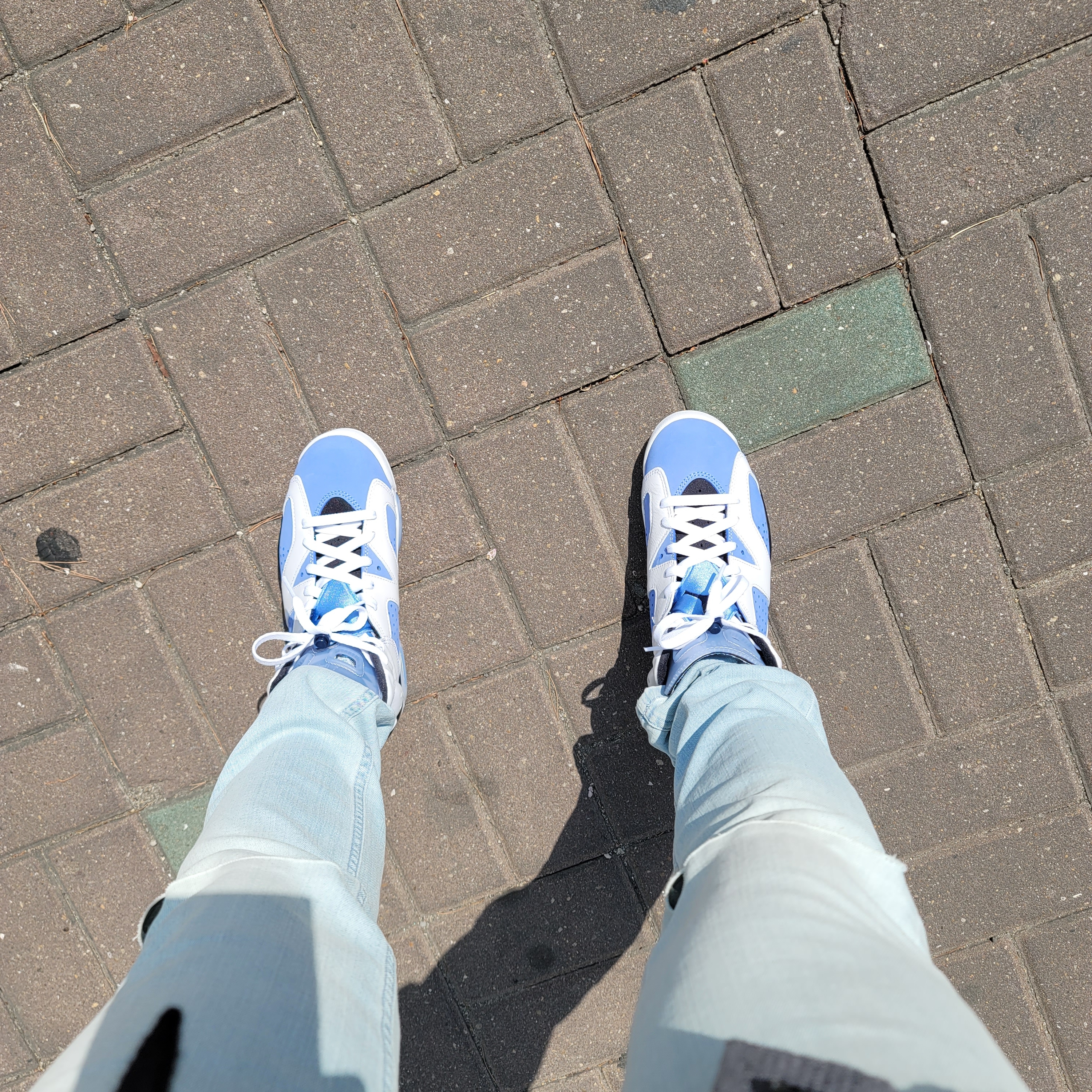 Jordan 6 Retro University Blue 착용 스타일