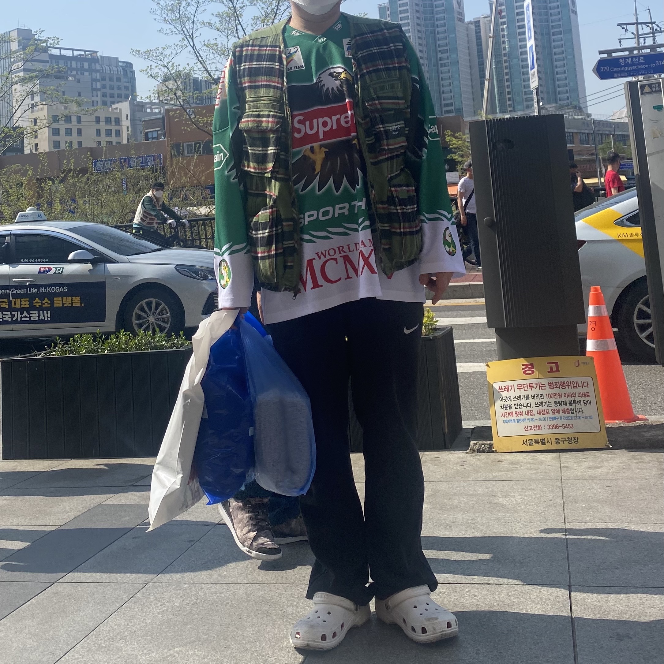 Supreme Eagle Hockey Jersey Green - 22SS 착용 스타일