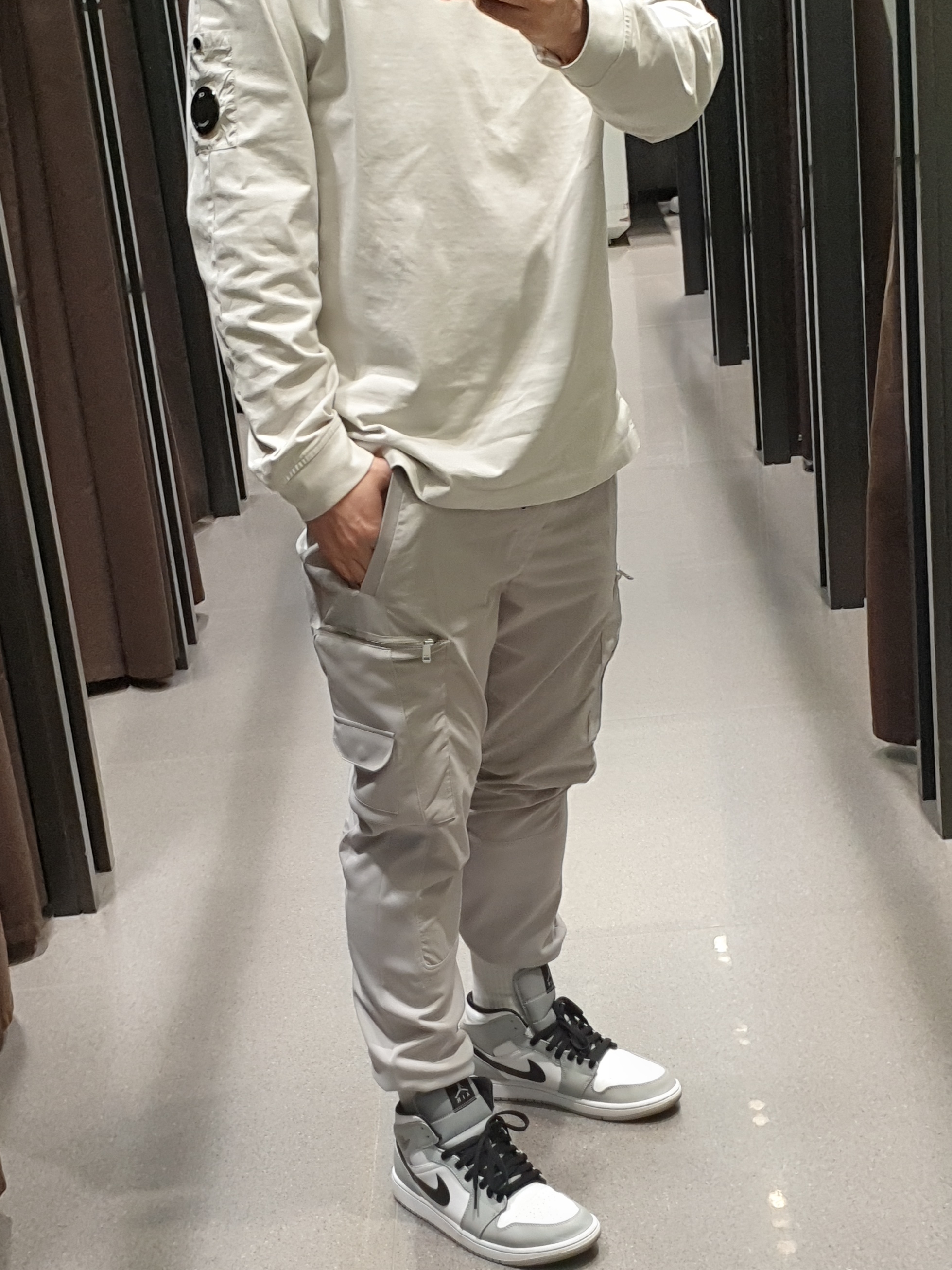 Jordan 1 Mid Light Smoke Grey 착용 스타일