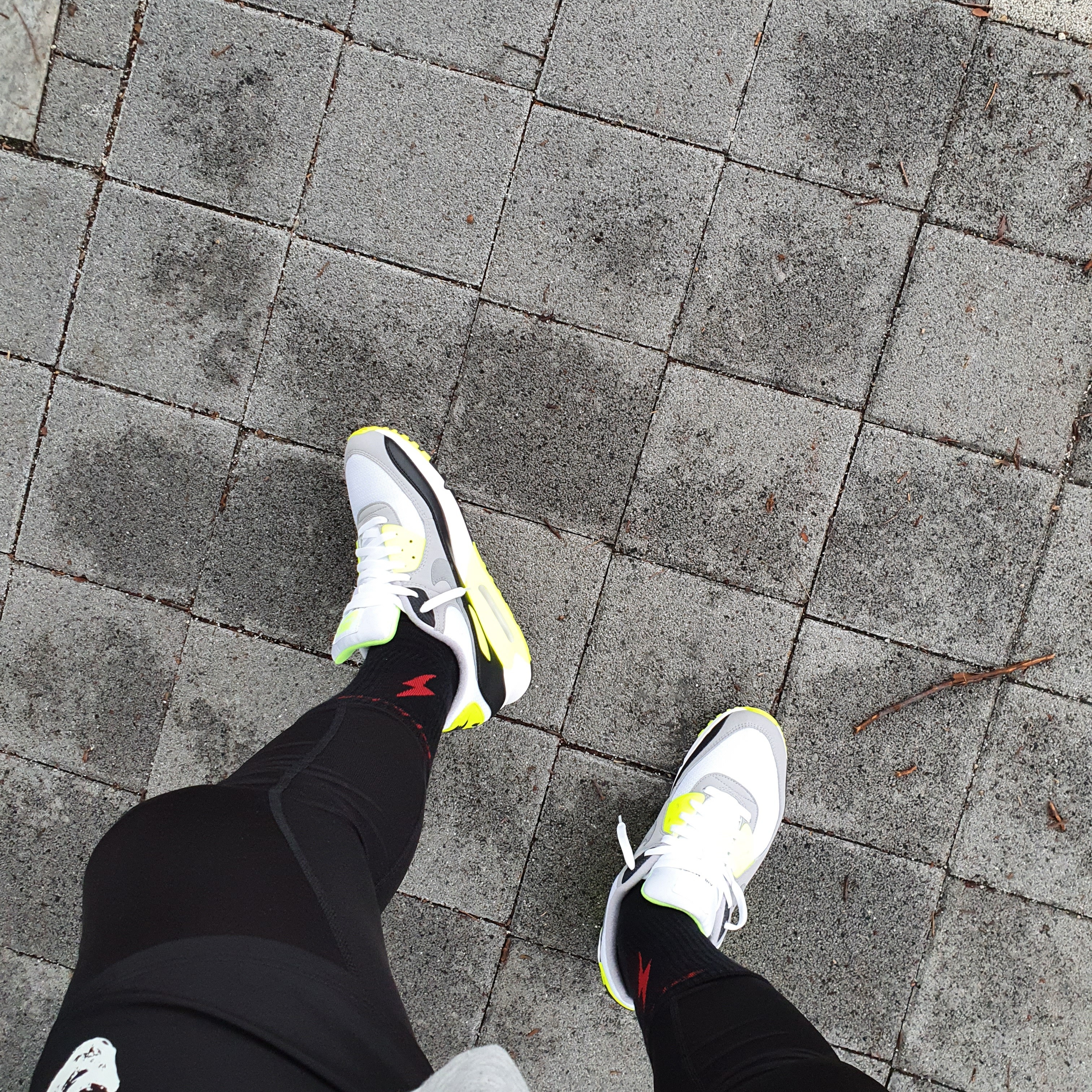 Nike Air Max 90 OG Volt 2020 착용 스타일 - 2