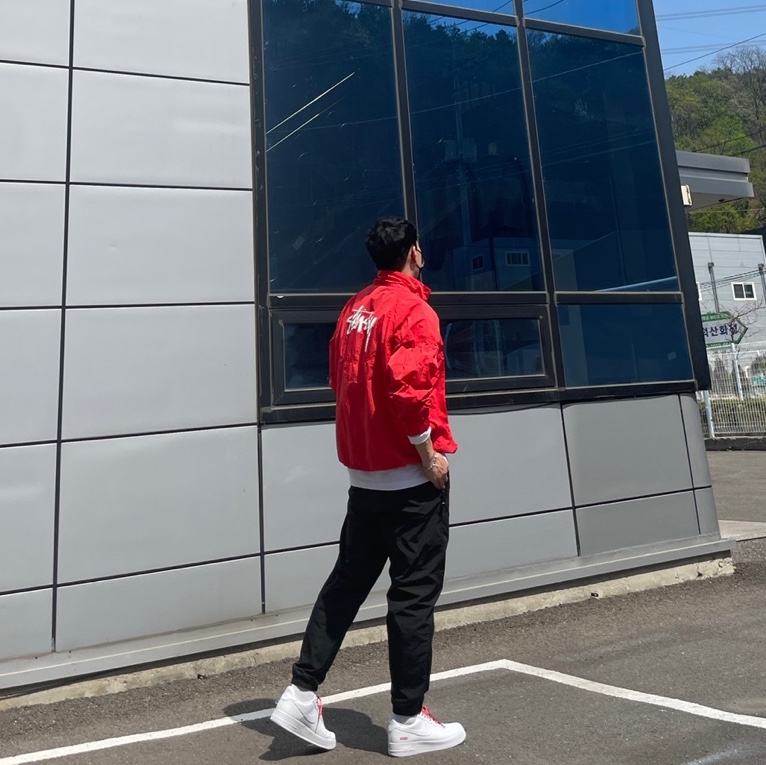 Nike x Stussy Windrunner Jacket Habanero Red, Nike M NRG Solo Swoosh Track Pants Black - Asia 착용 스타일 - 2
