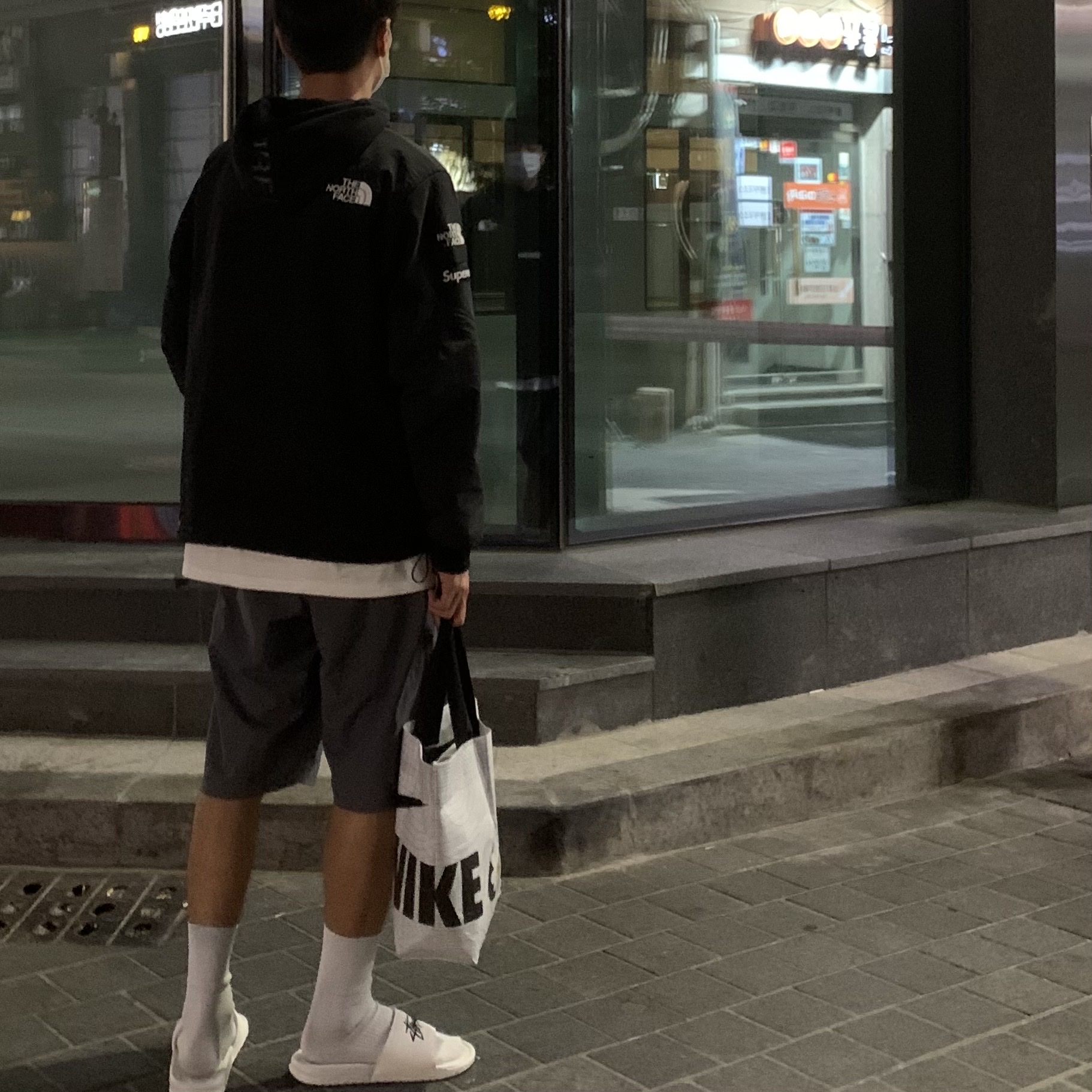 Nike x Stussy Benassi Slide Sail 착용 스타일