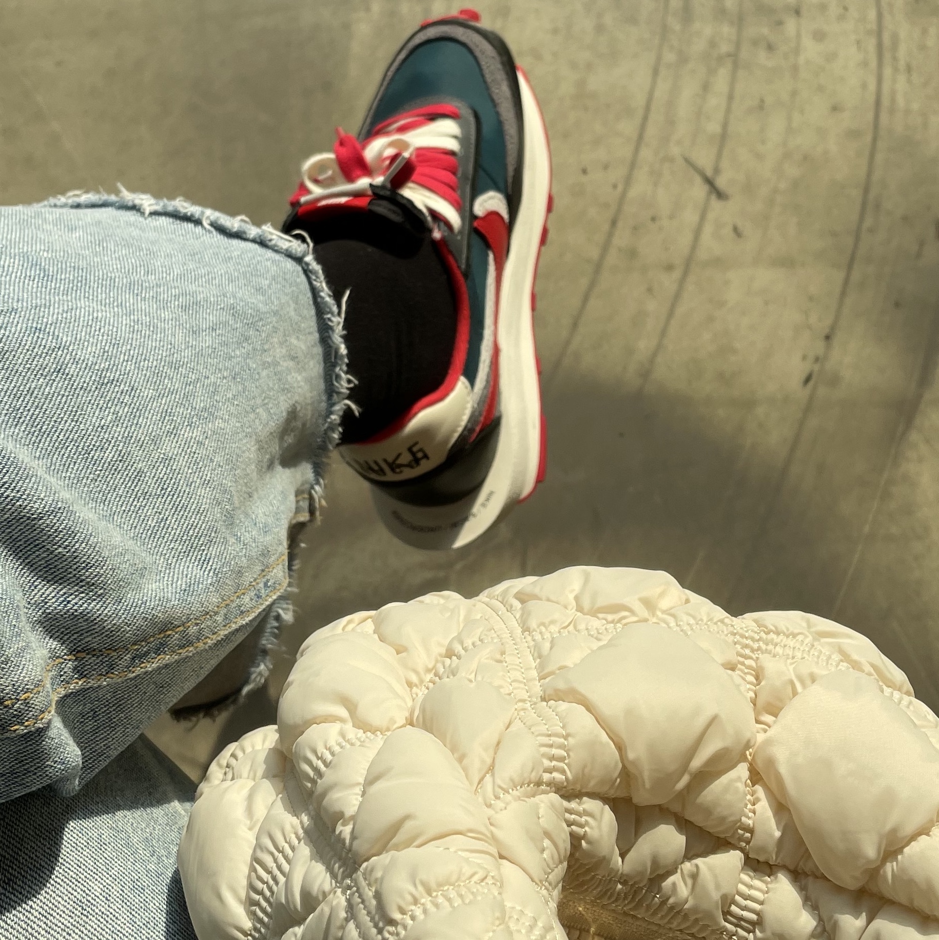 Nike x Sacai x Undercover LDWaffle Midnight Spruce University Red 착용 스타일