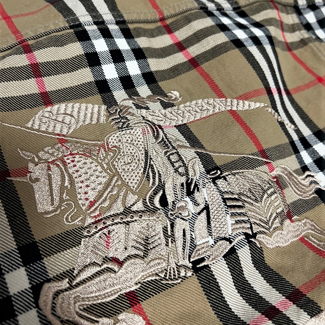 Supreme x Burberry Denim Trucker Jacket Beige - 22SS 착용 스타일 - 2