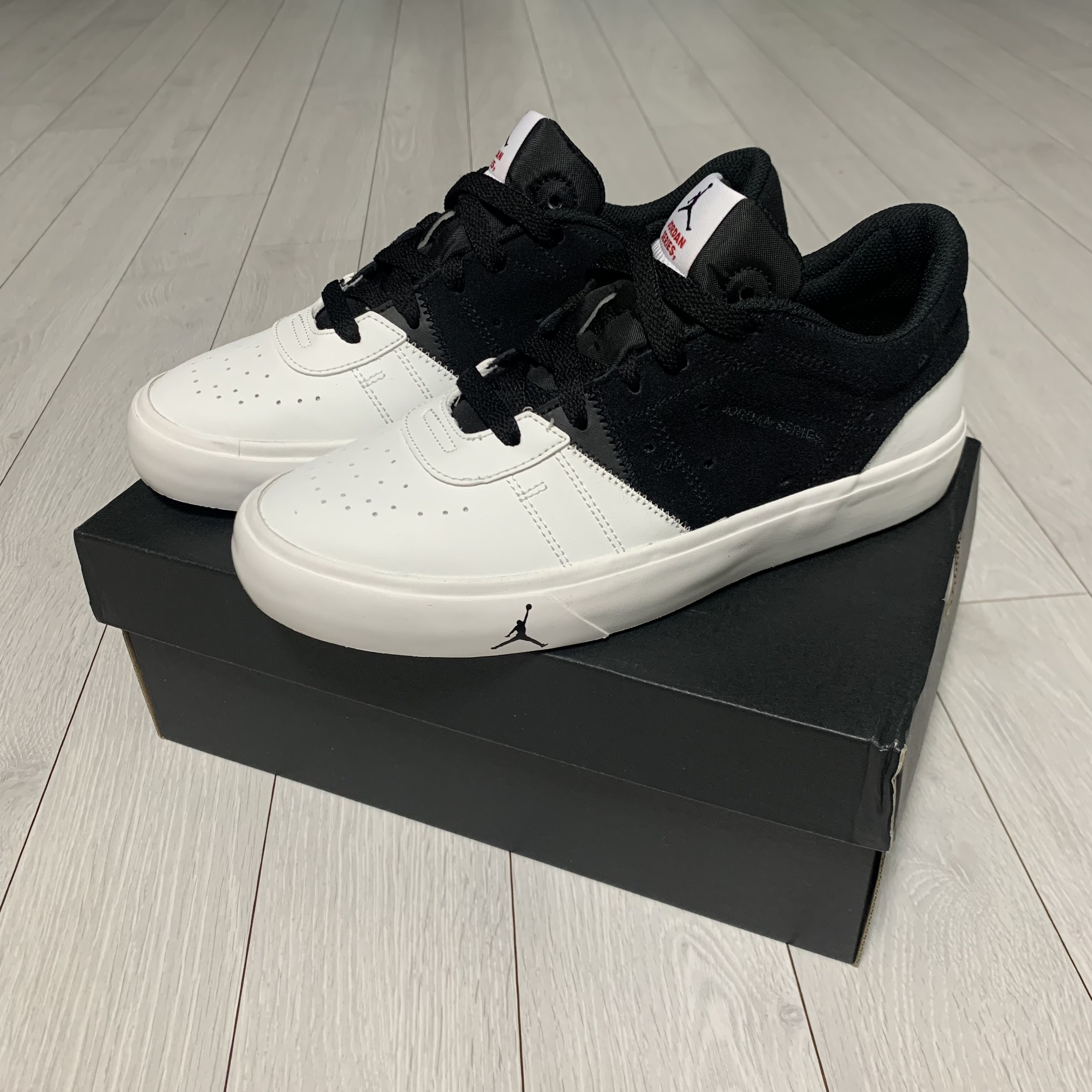 Jordan Series ES Black White 착용 스타일 - 2