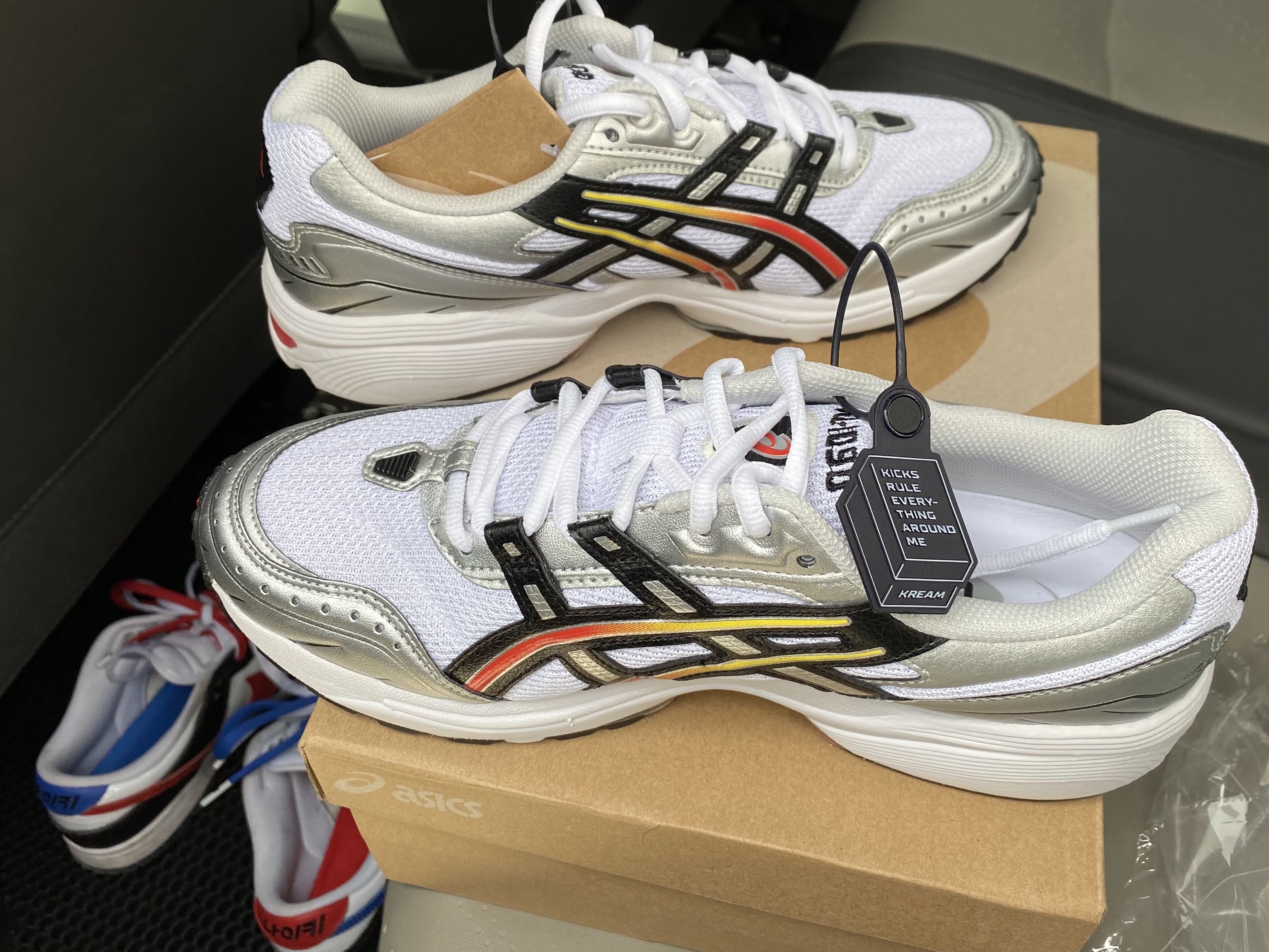 Asics Gel-1090 White Black 착용 스타일 - 4