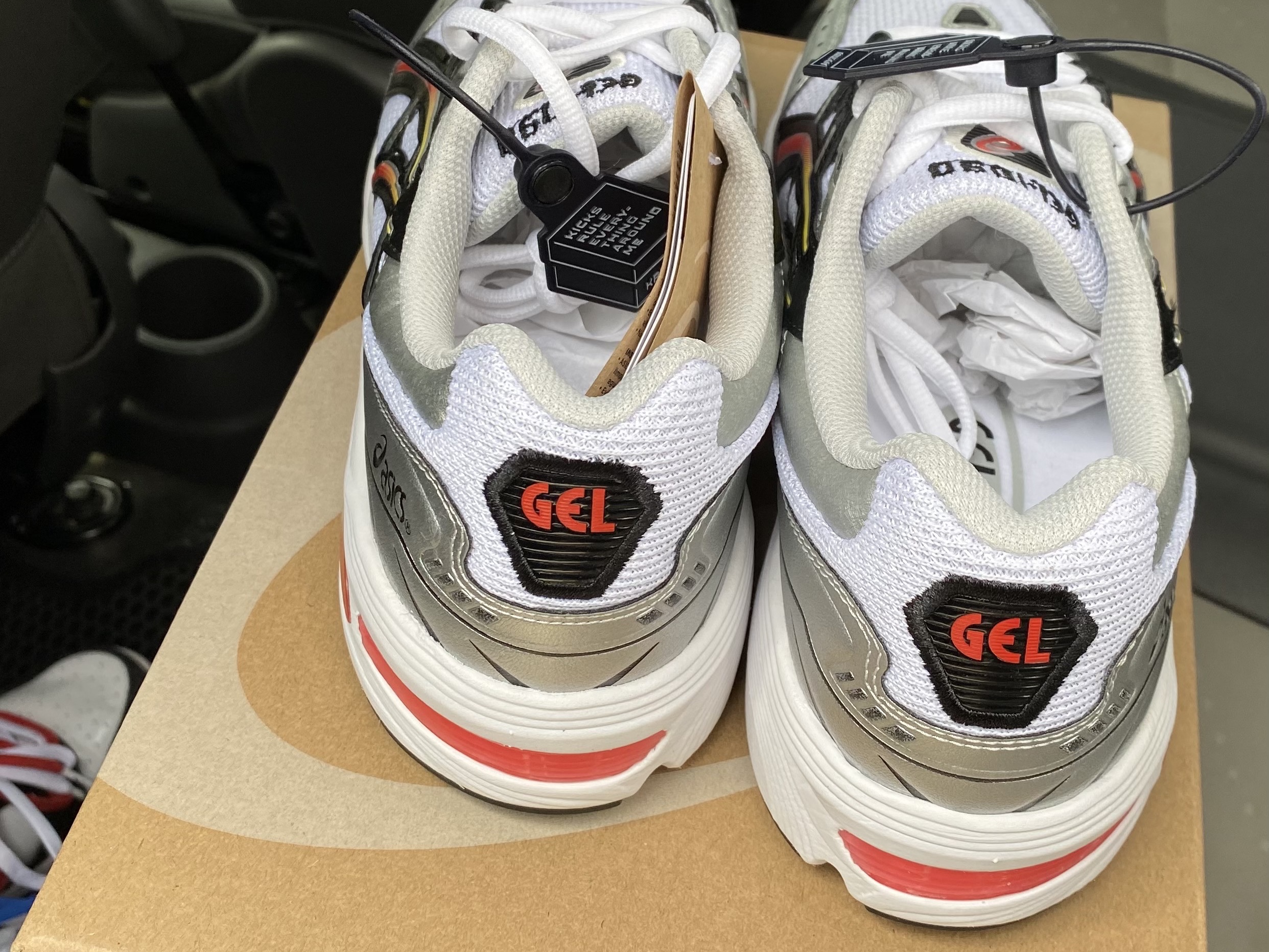Asics Gel-1090 White Black 착용 스타일 - 3