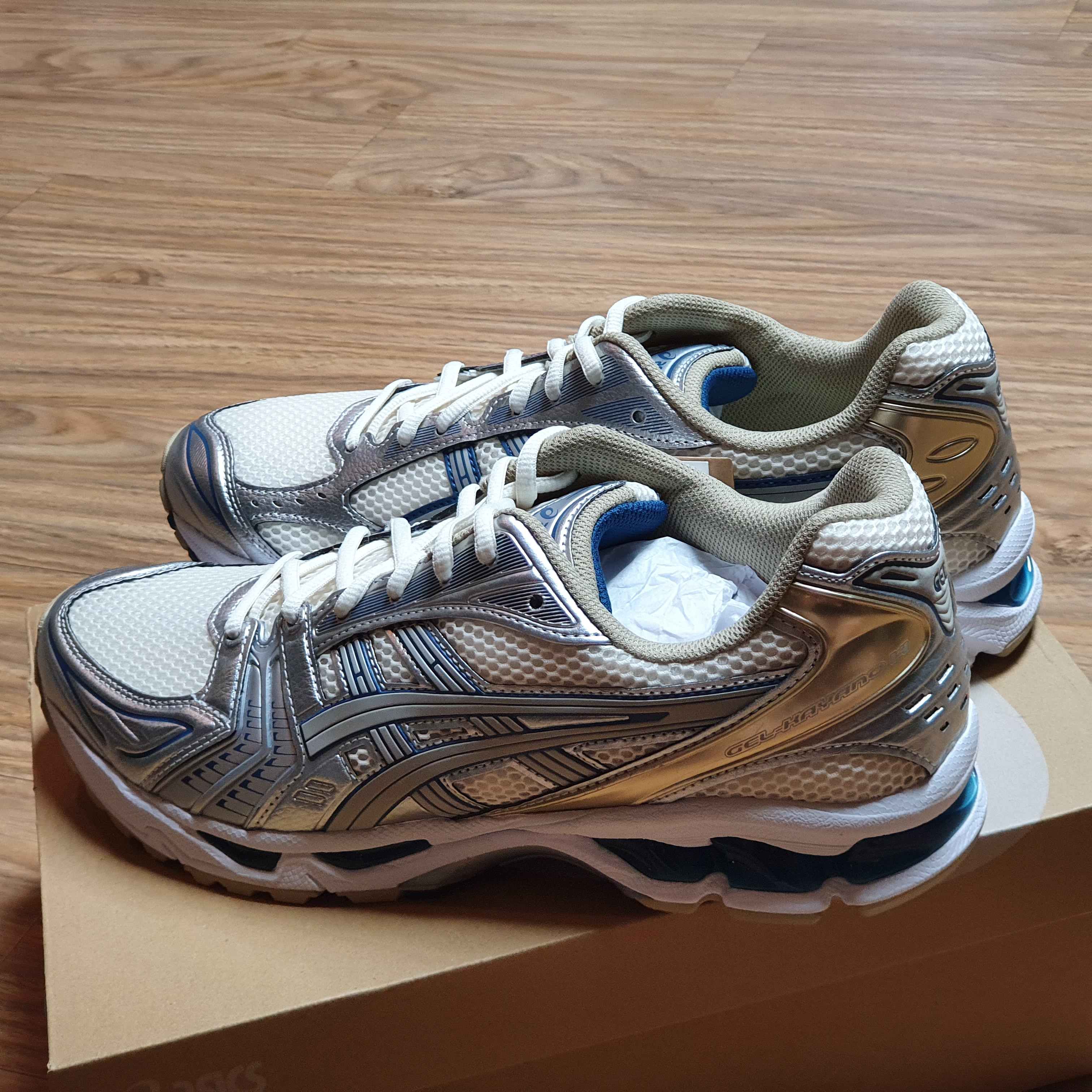 Asics Gel-Kayano 14 Cream Pure Silver 착용 스타일 - 1