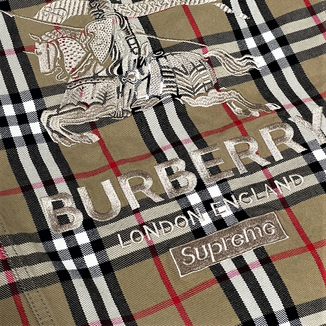 Supreme x Burberry Denim Trucker Jacket Beige - 22SS 착용 스타일 - 1