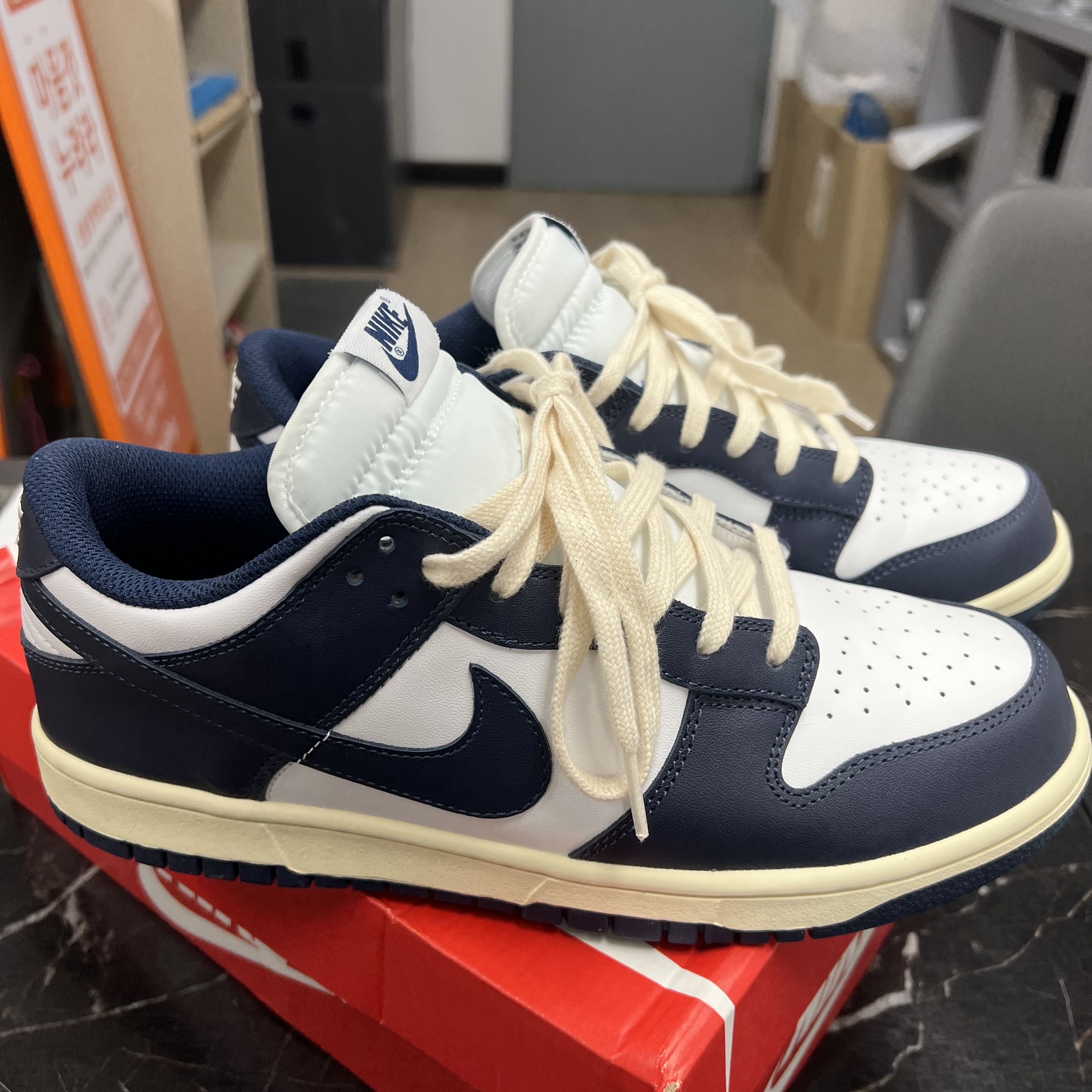 (W) Nike Dunk Low Vintage Midnight Navy 착용 스타일