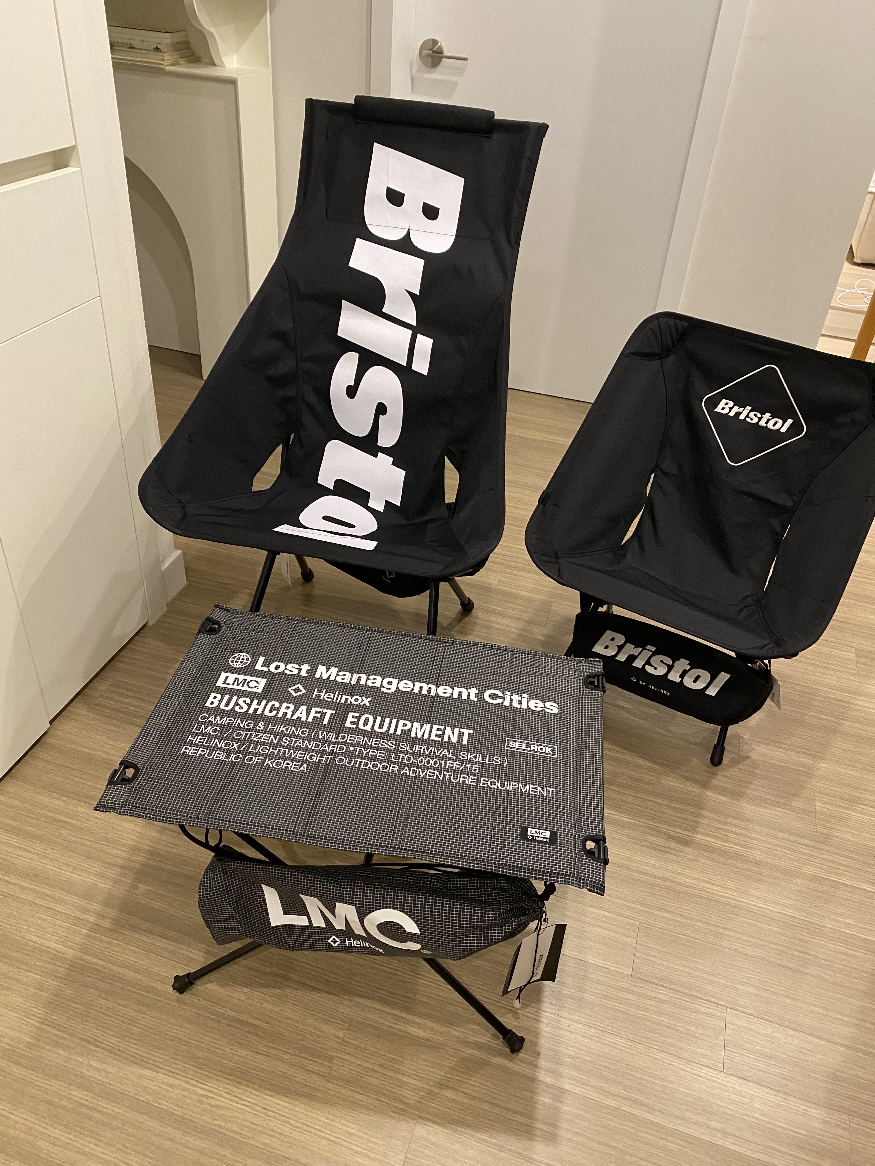 Helinox x FC Real Bristol Chair One Black, Helinox x FC Real Bristol Sunset Chair Black 착용 스타일 - 2
