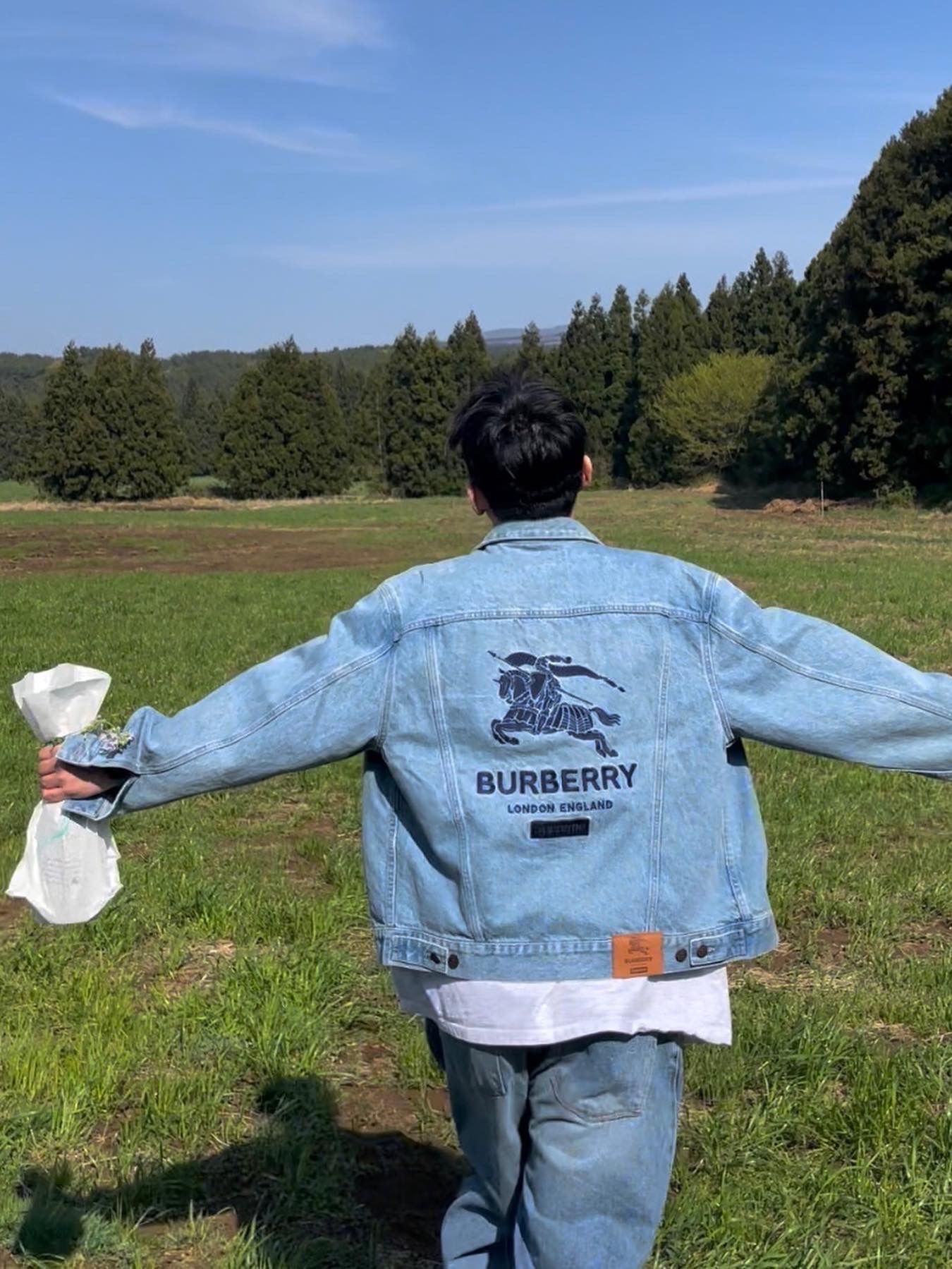 Supreme x Burberry Denim Trucker Jacket Washed Blue - 22SS, Nike x Patta Air Max 1 Noise Aqua 착용 스타일 - 3