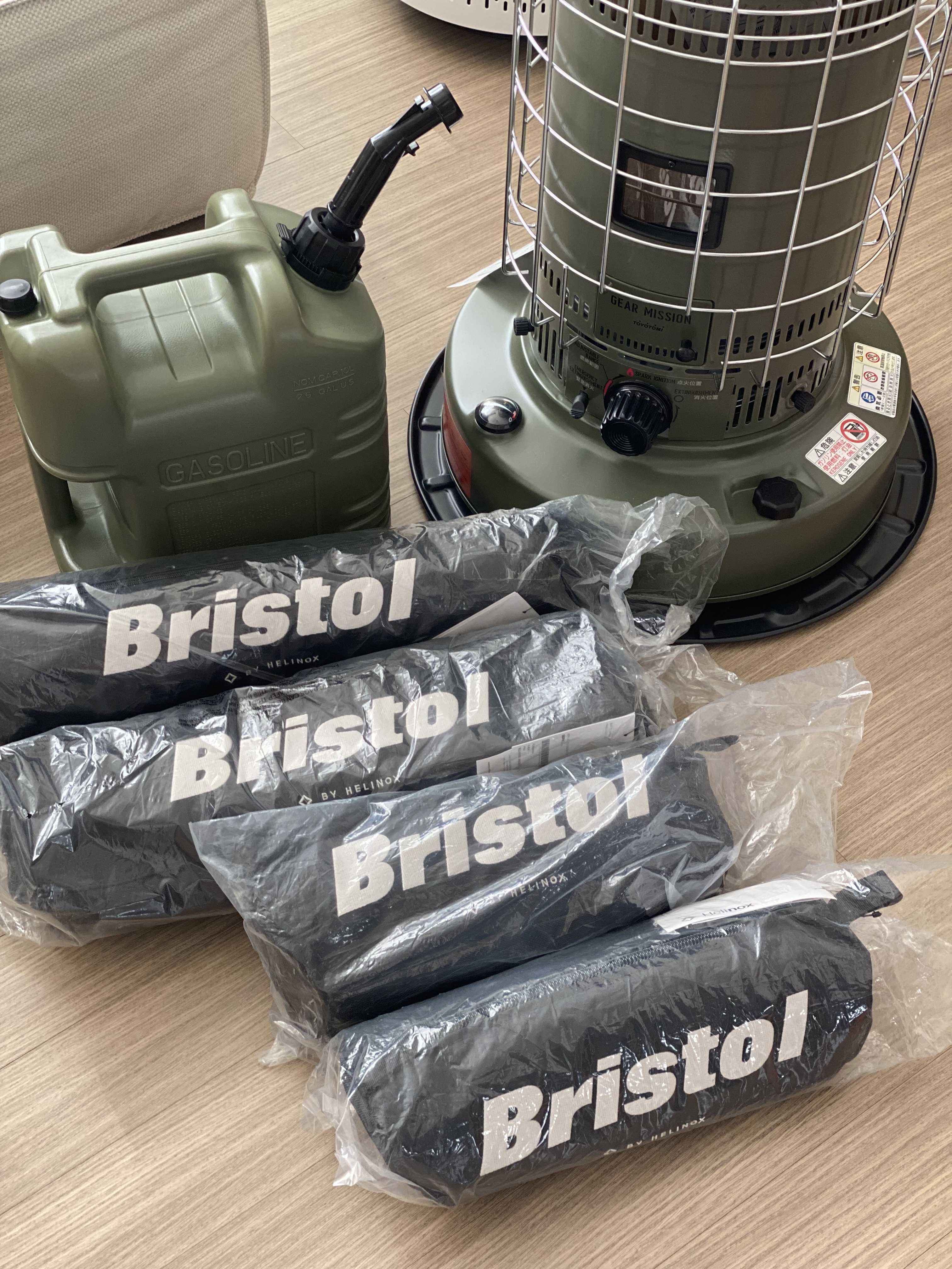 Helinox x FC Real Bristol Chair One Black, Helinox x FC Real Bristol Sunset Chair Black 착용 스타일 - 1