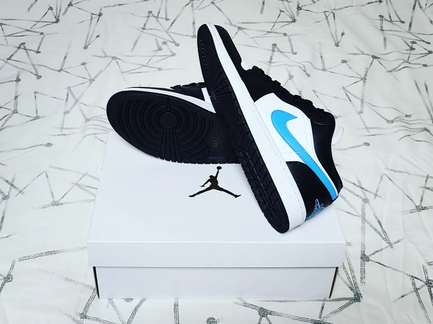 (W) Jordan 1 Low Black University Blue 착용 스타일 - 4
