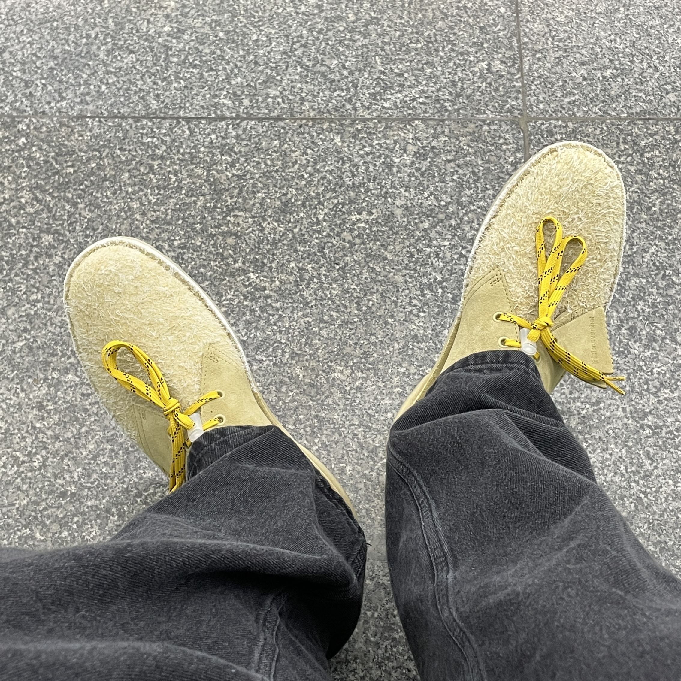 Clarks x Thisisneverthat Desert Boots Maple 착용 스타일 - 3