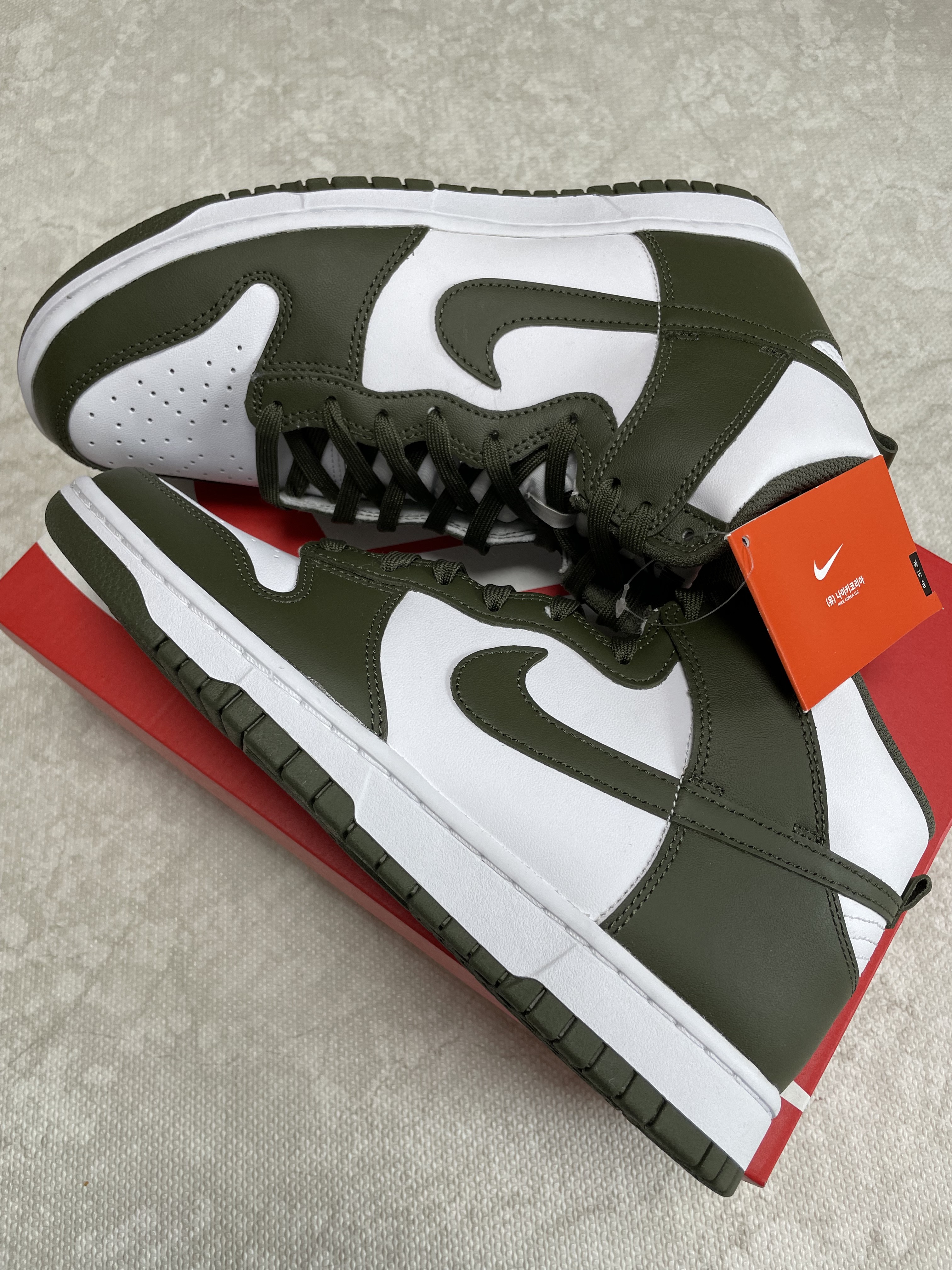 Nike Dunk High Retro Championship Khaki 착용 스타일 - 3