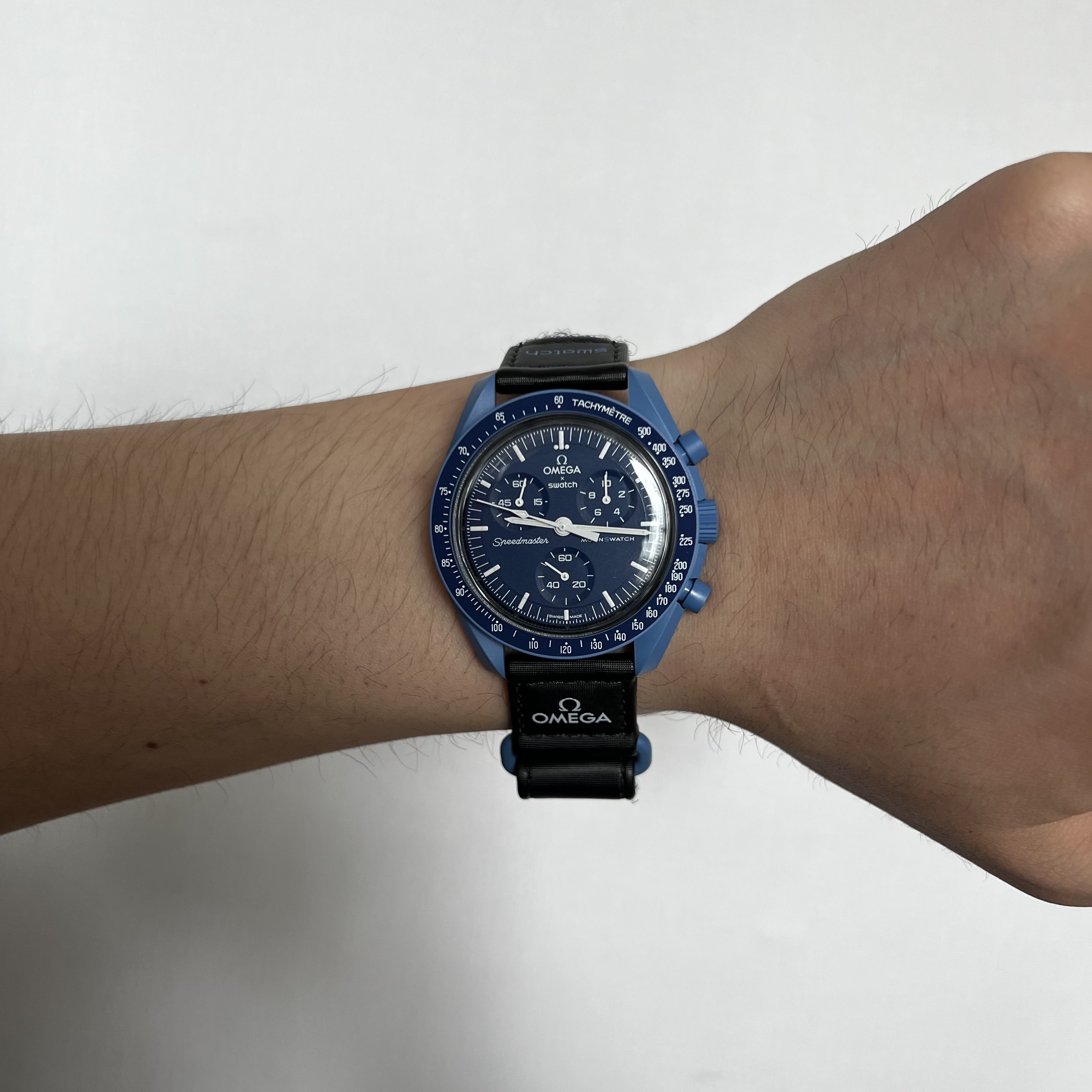 Swatch x Omega Bioceramic MoonSwatch Mission To Neptune 착용 스타일
