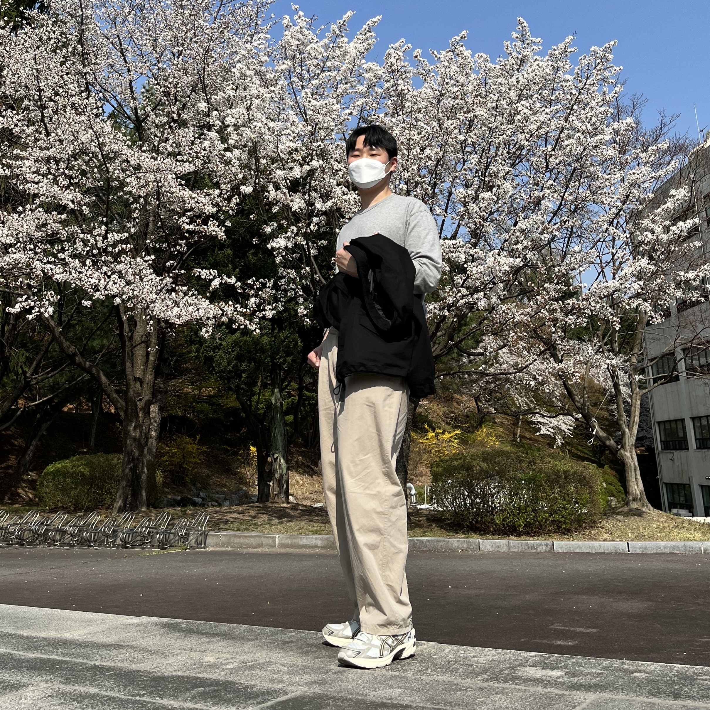 Asics x I4P Gel-1130 Glacier Grey Mink, Maison Kitsune Fox Head Patch Regular Long Sleeve T-Shirt Grey Melange 착용 스타일