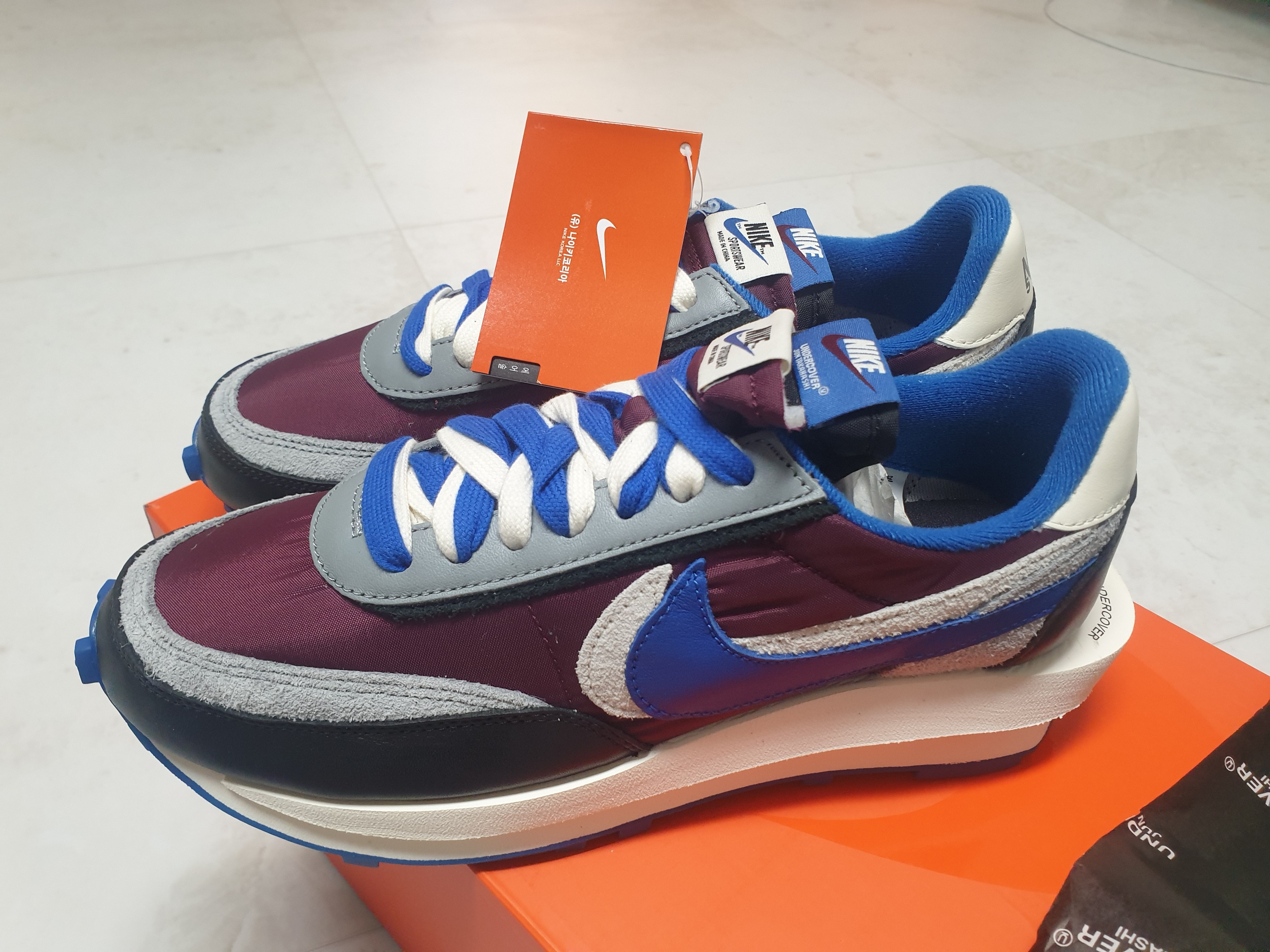 Nike x Sacai x Undercover LDWaffle Night Maroon Team Royal 착용 스타일 - 1