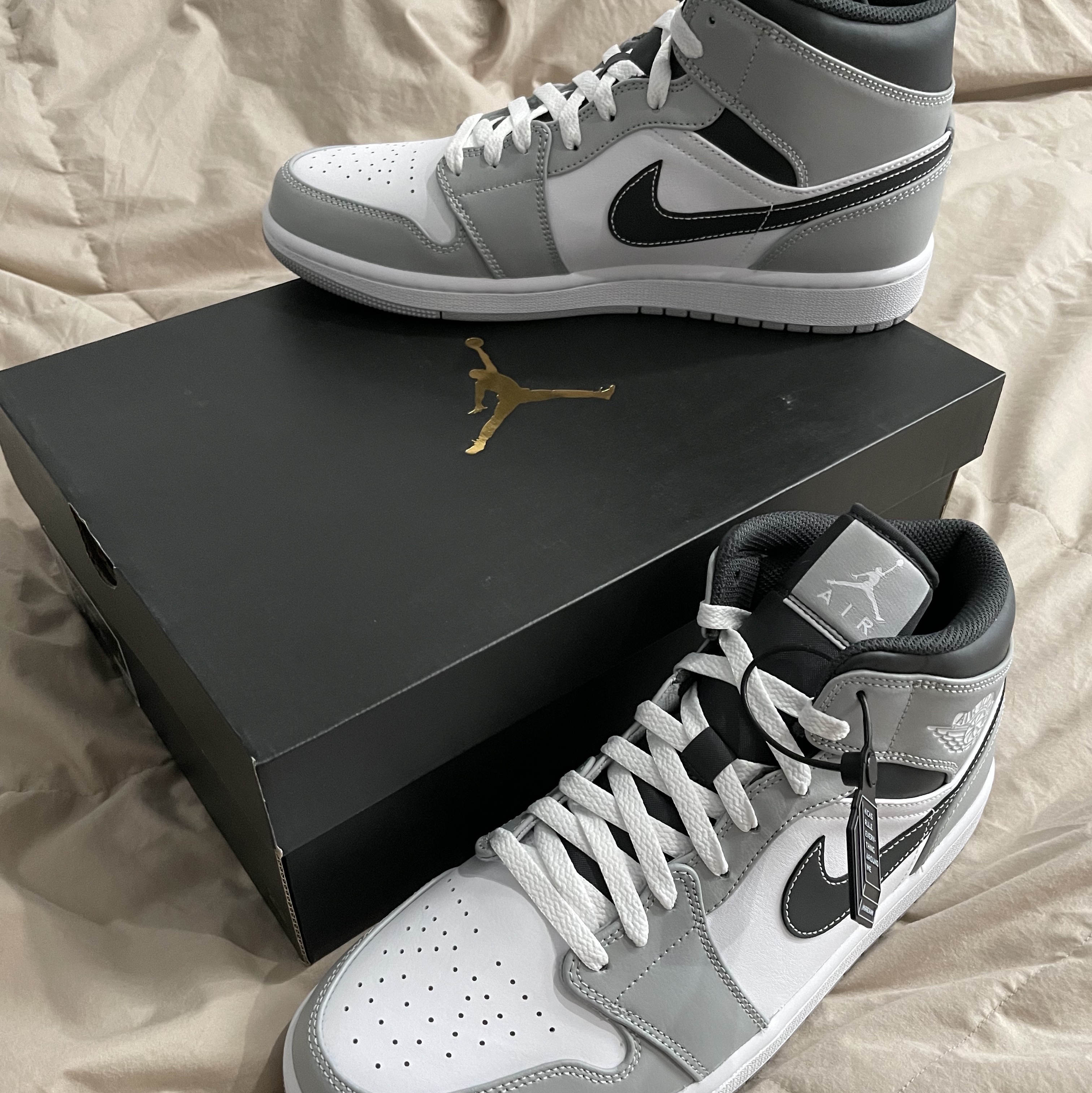 Jordan 1 Mid Light Smoke Grey Anthracite 착용 스타일