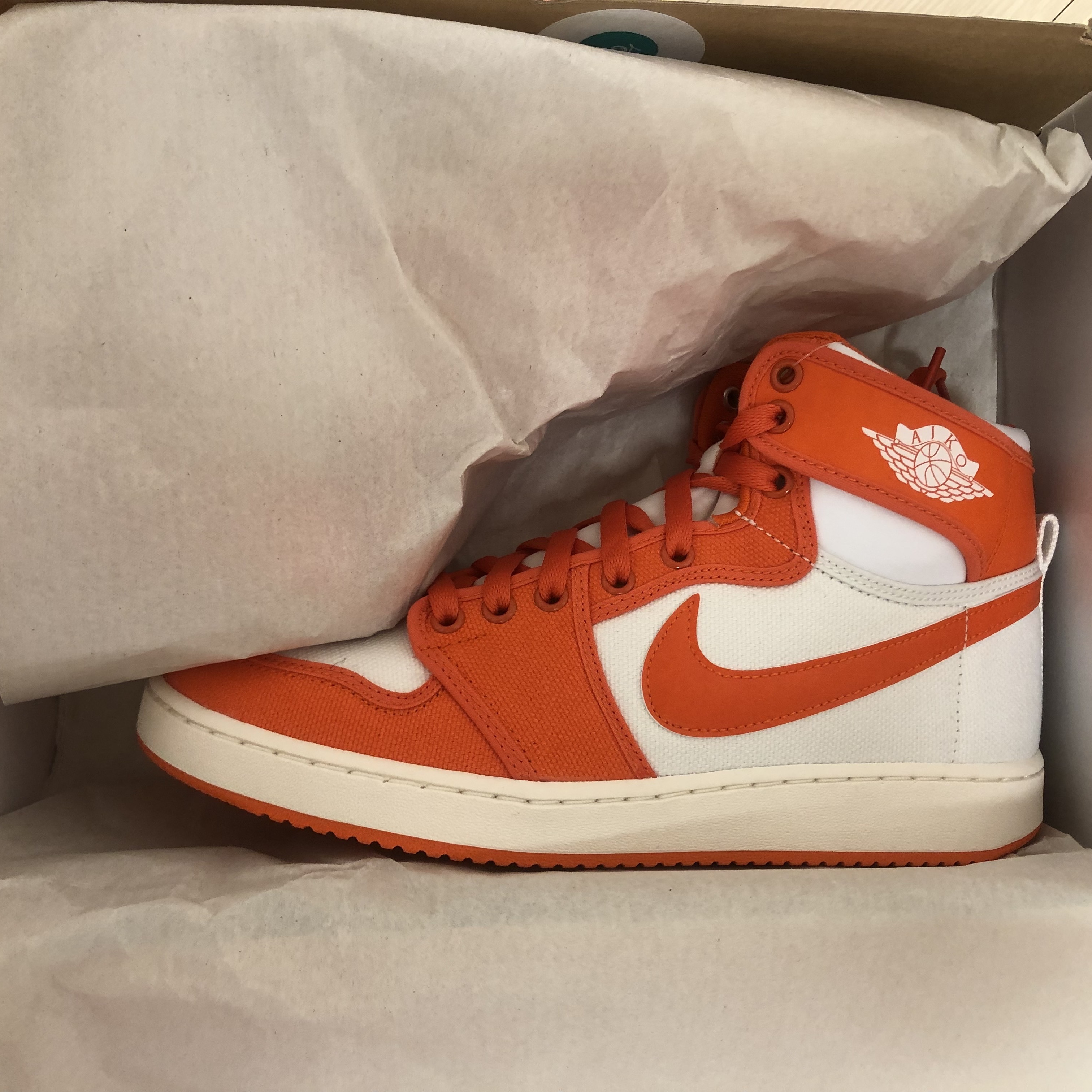 Jordan 1 KO Rush Orange 착용 스타일 - 1
