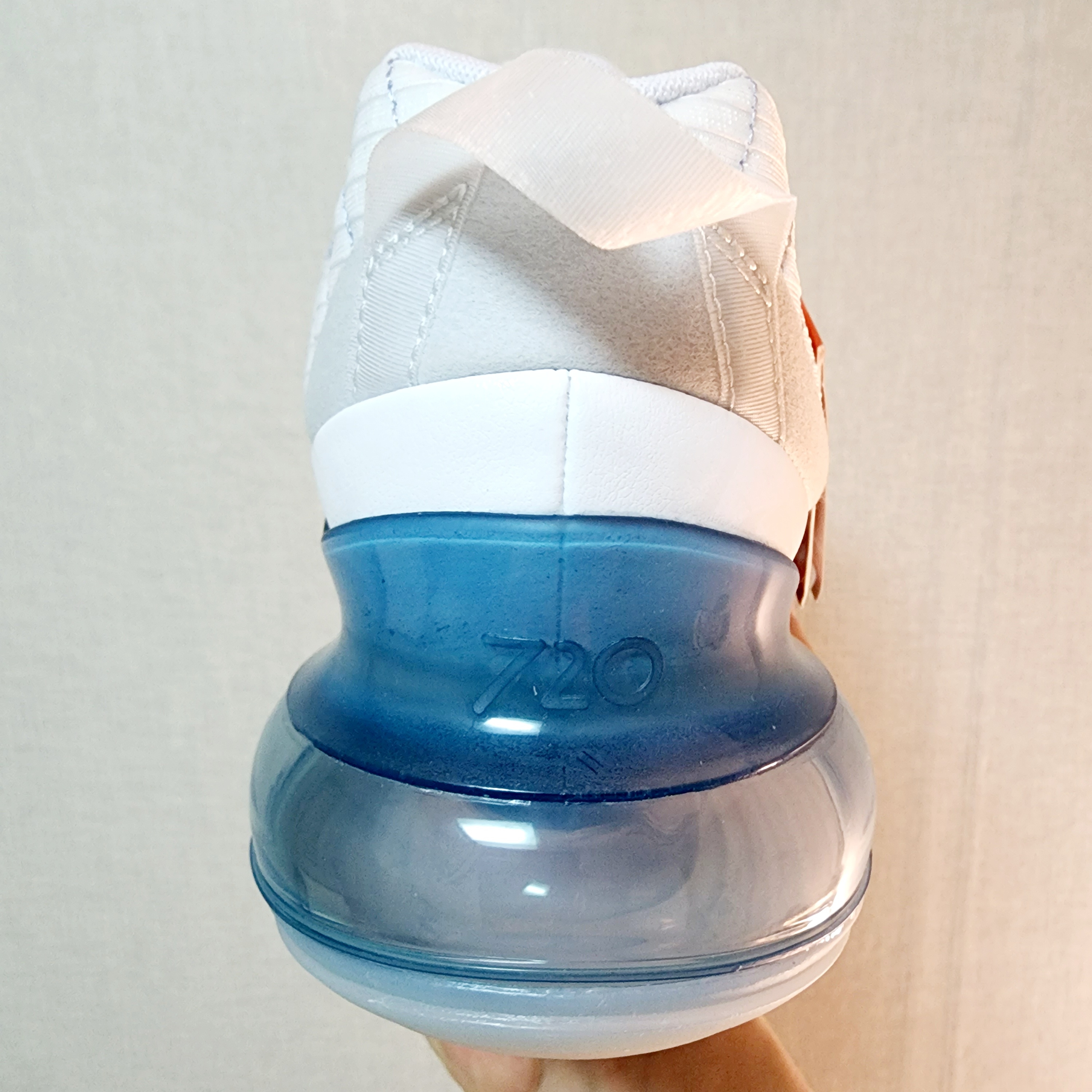 Nike Air Max 720-818 White Indigo Fog 착용 스타일 - 3
