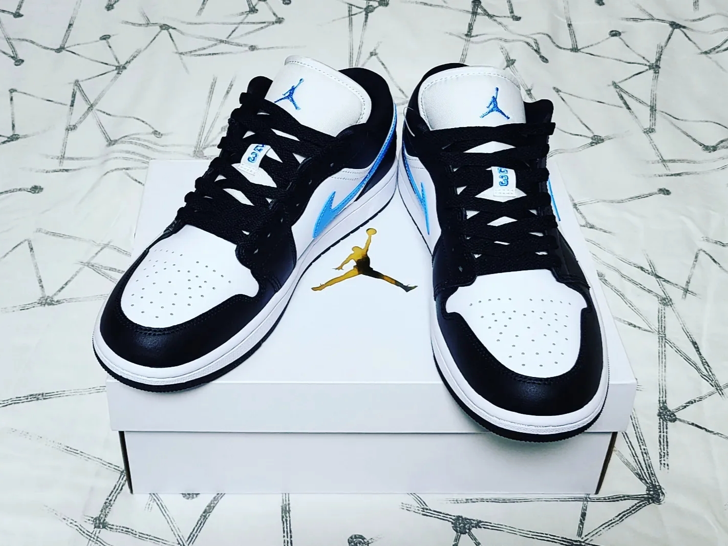 (W) Jordan 1 Low Black University Blue 착용 스타일 - 3