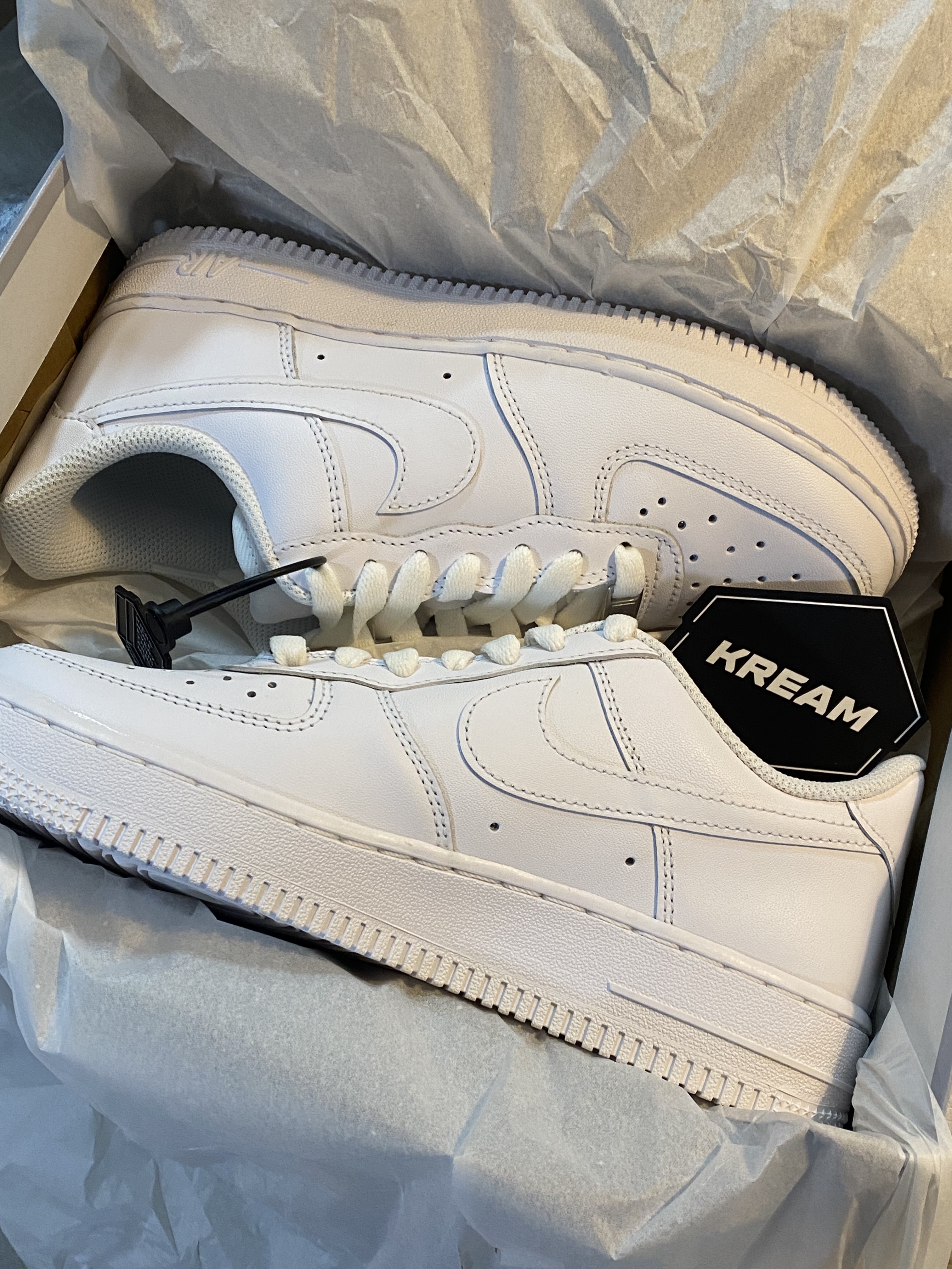 (W) Nike Air Force 1 '07 Low White 착용 스타일 - 2