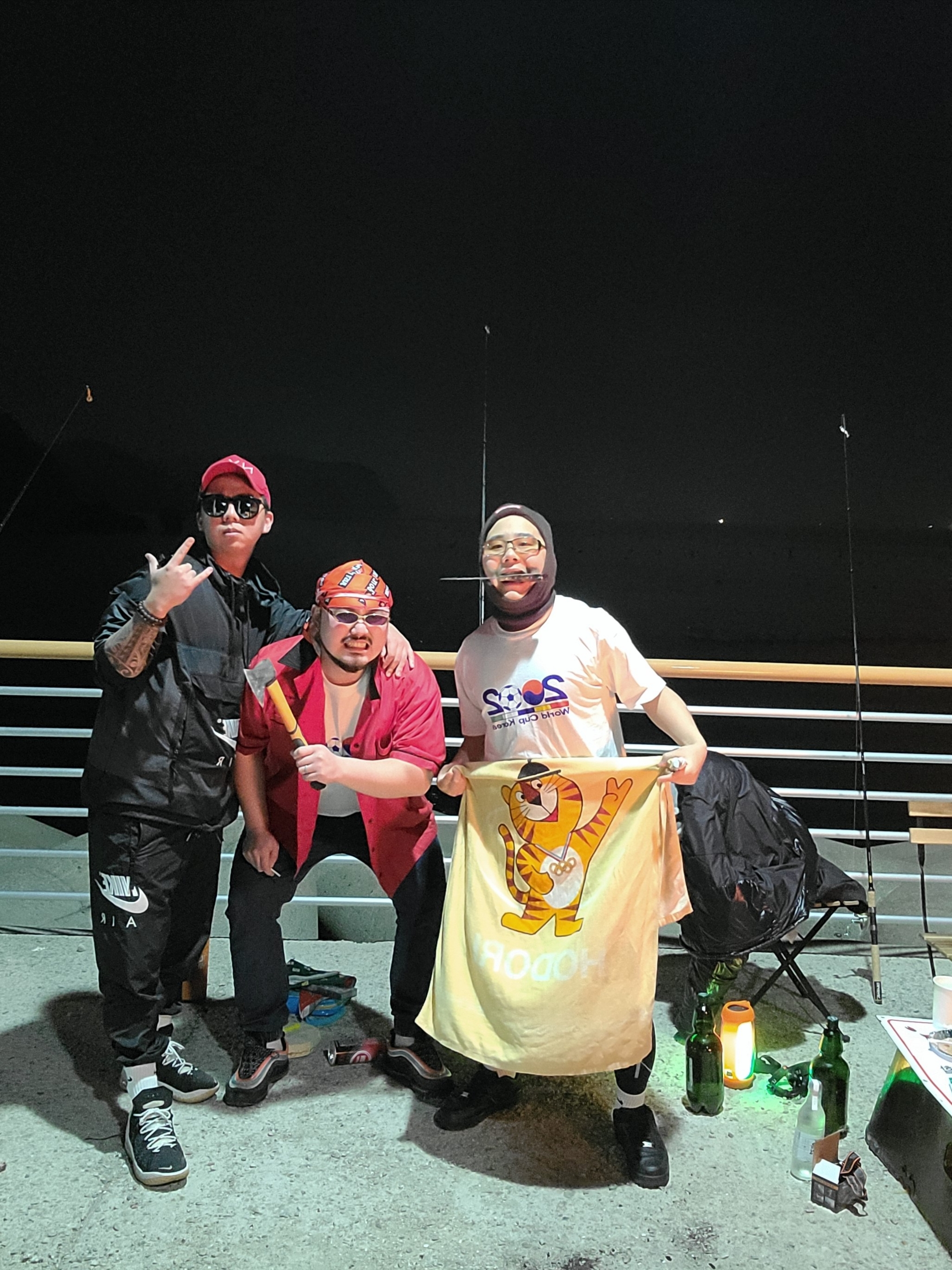 Nike Air Max 97 Neon Seoul, Nike Air Force 1 '07 Low Triple Black 착용 스타일 - 1