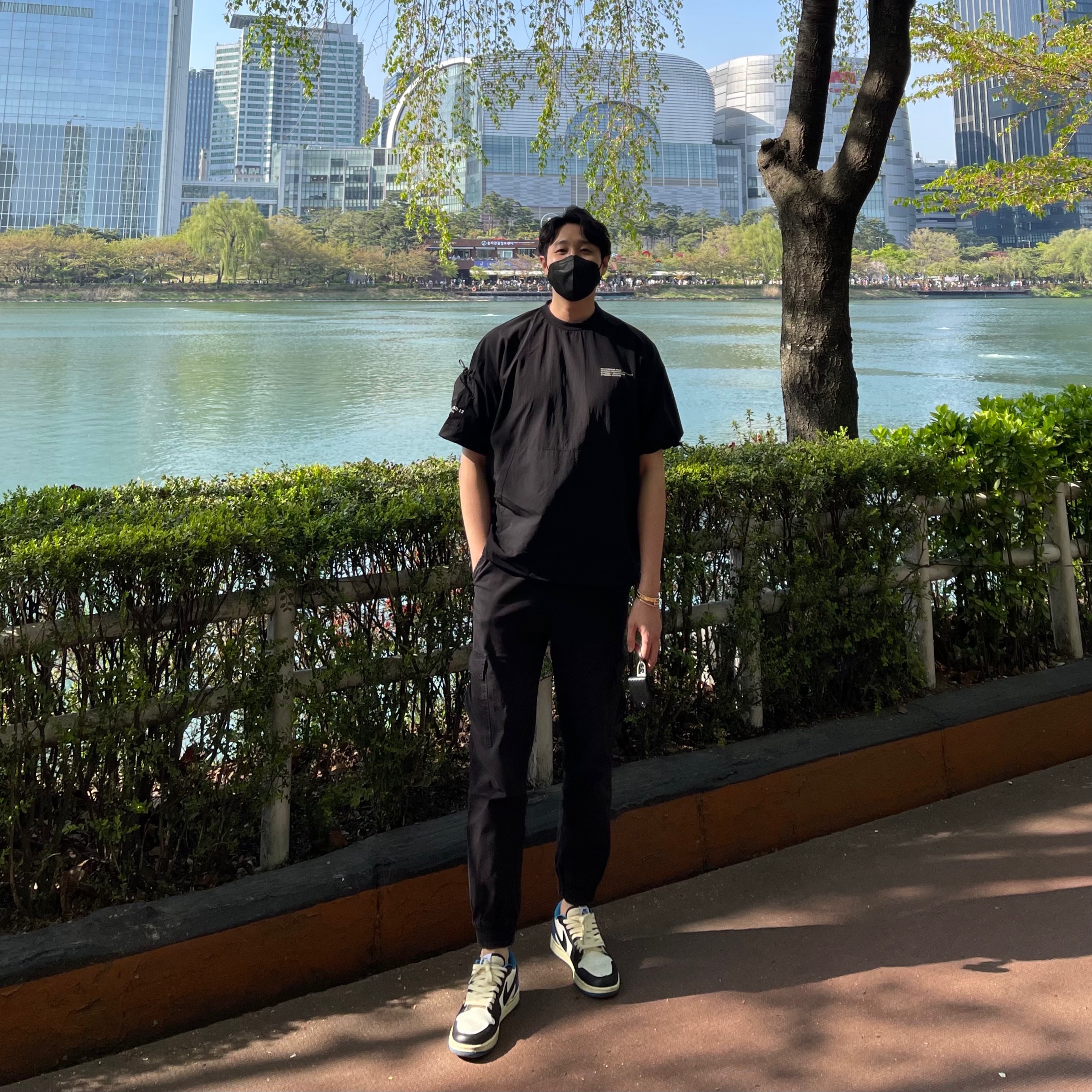 Jordan 1 x Travis Scott x Fragment Retro Low OG SP Military Blue 착용 스타일