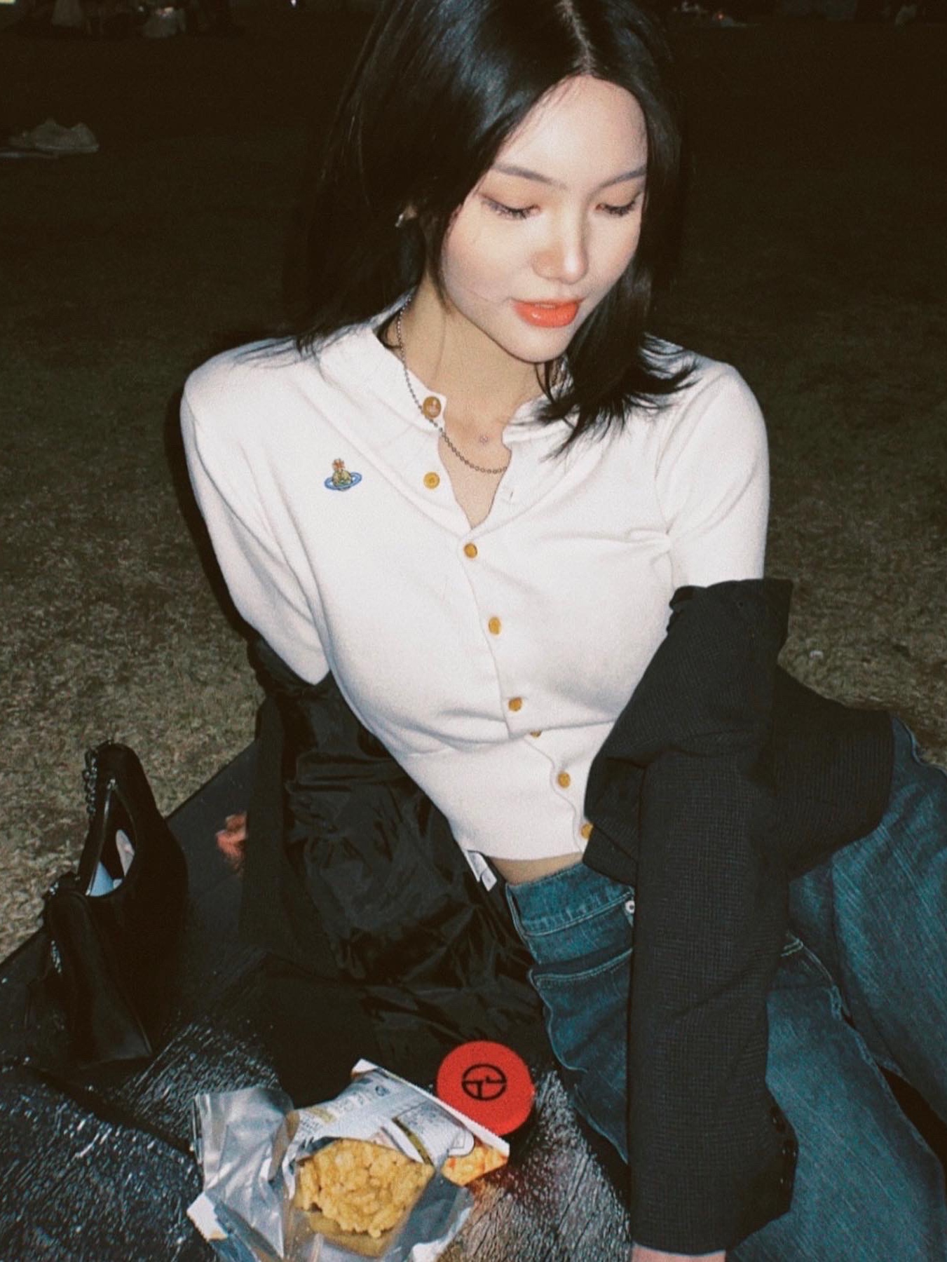 (W) Vivienne Westwood Bea Cardigan Black - 22SS 착용 스타일 - 2