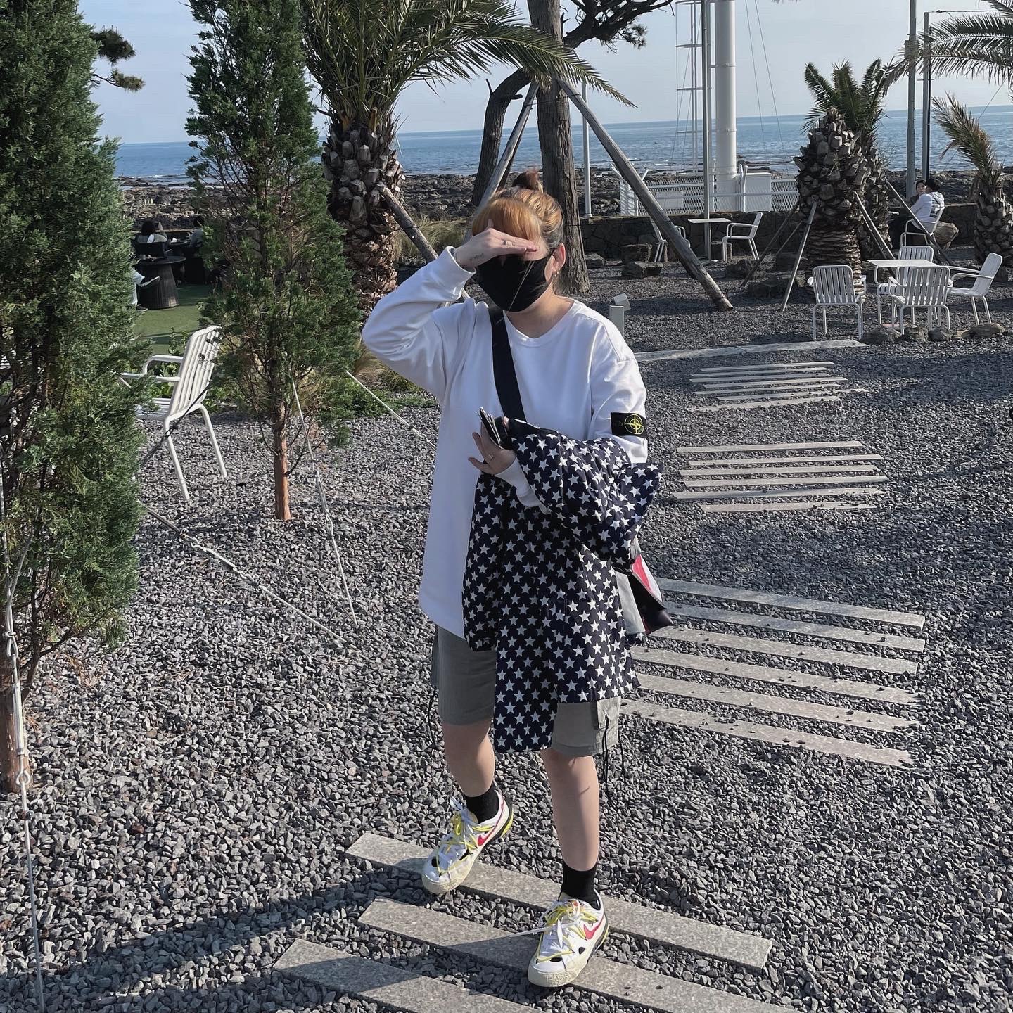 Nike x Off-White Blazer Low '77 White and University Red, Stone Island 63750 Garment Dyed Heavy Cotton Long Sleeve T-Shirt White - 22SS 착용 스타일
