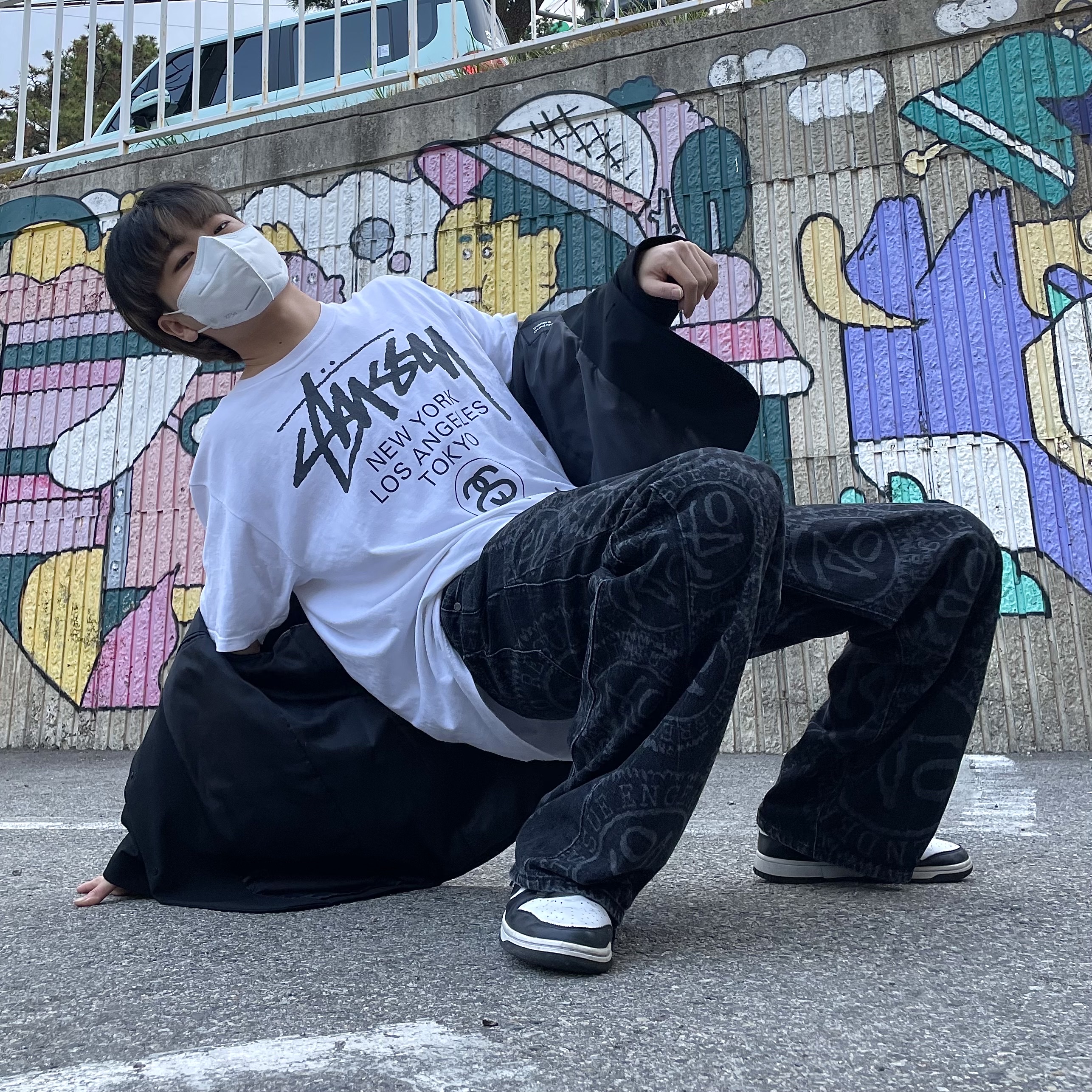 Stussy World Tour T-Shirt White, Nike Dunk Low Retro Black 착용 스타일 - 1