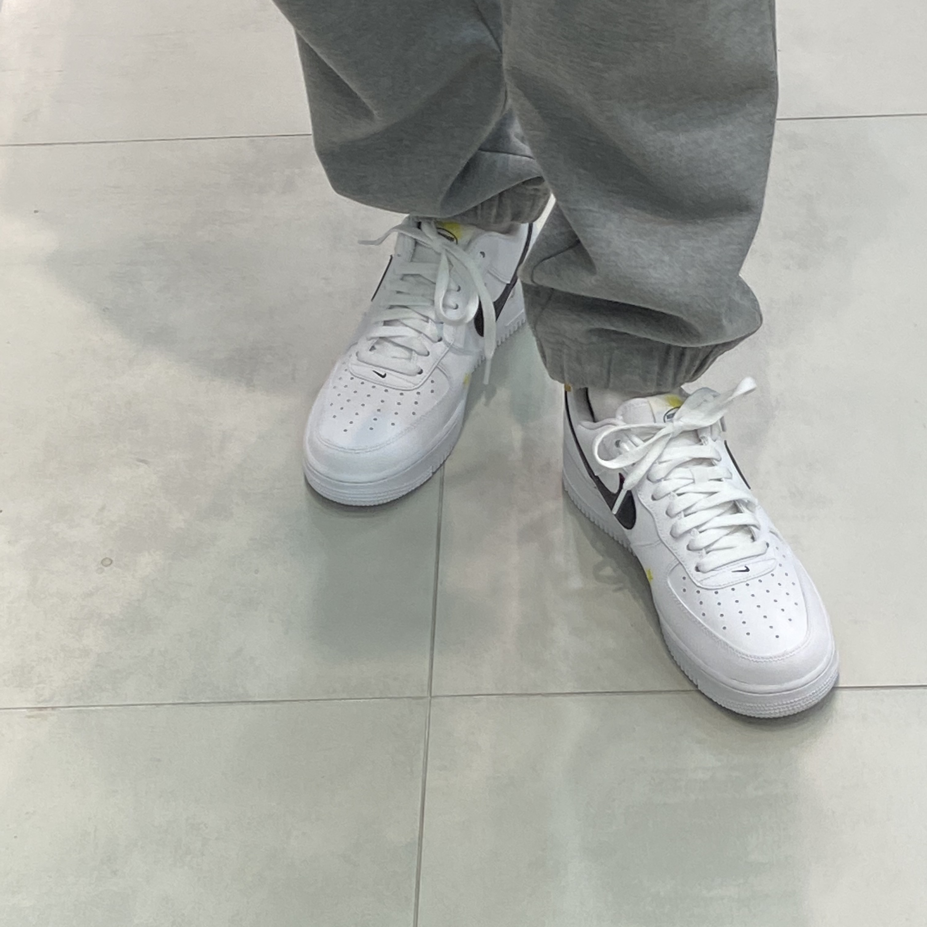 Nike Air Force 1 '07 LV8 2 Have a Nike Day 착용 스타일 - 1