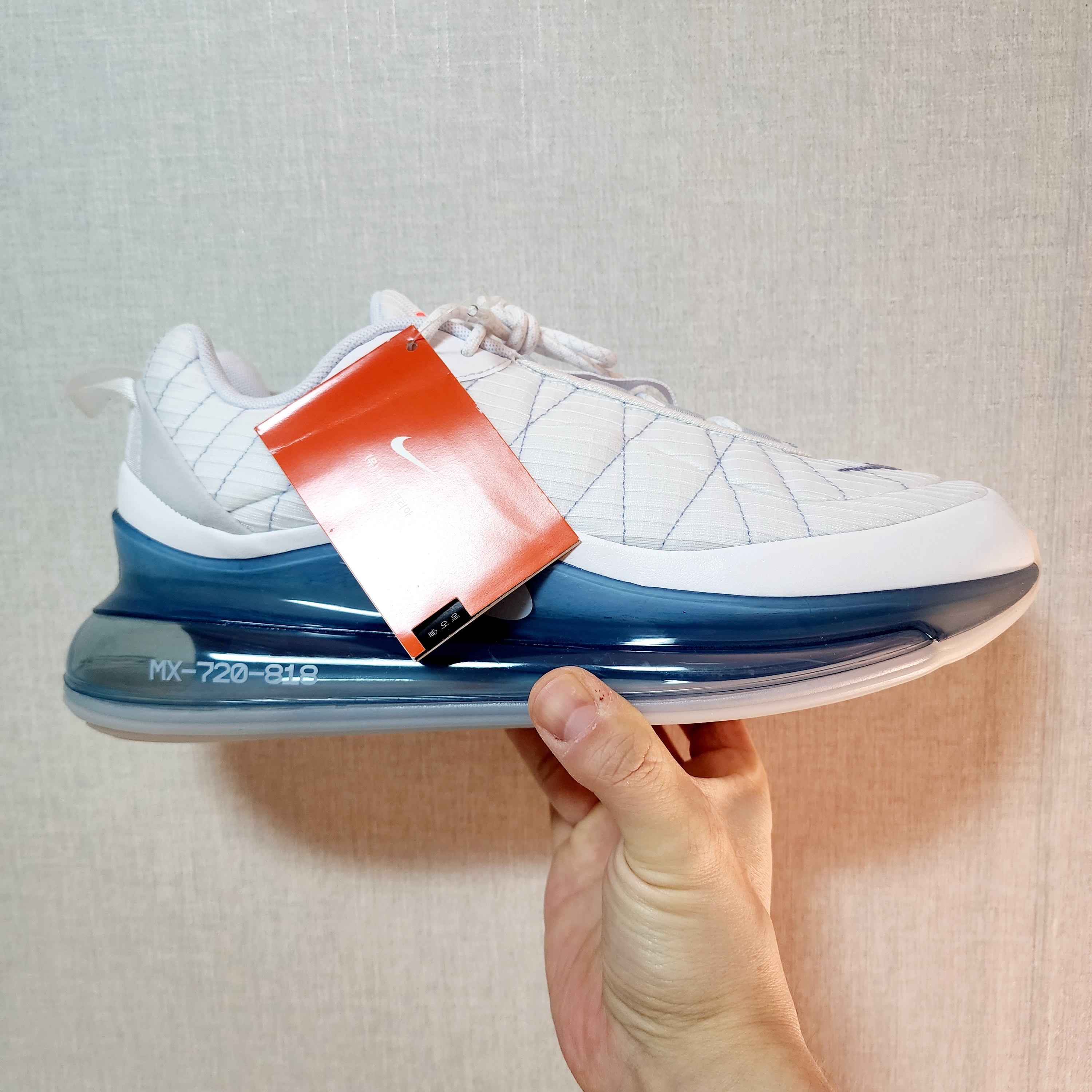 Nike Air Max 720-818 White Indigo Fog 착용 스타일 - 2