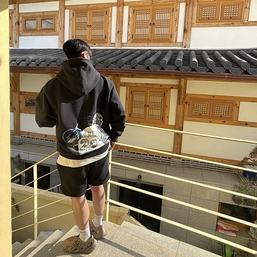 Jordan x Travis Scott x Fragment T-Shirt Sail (DJ0619-133), Jordan x Travis Scott x Fragment Shorts Black (DJ0617-010) 착용 스타일