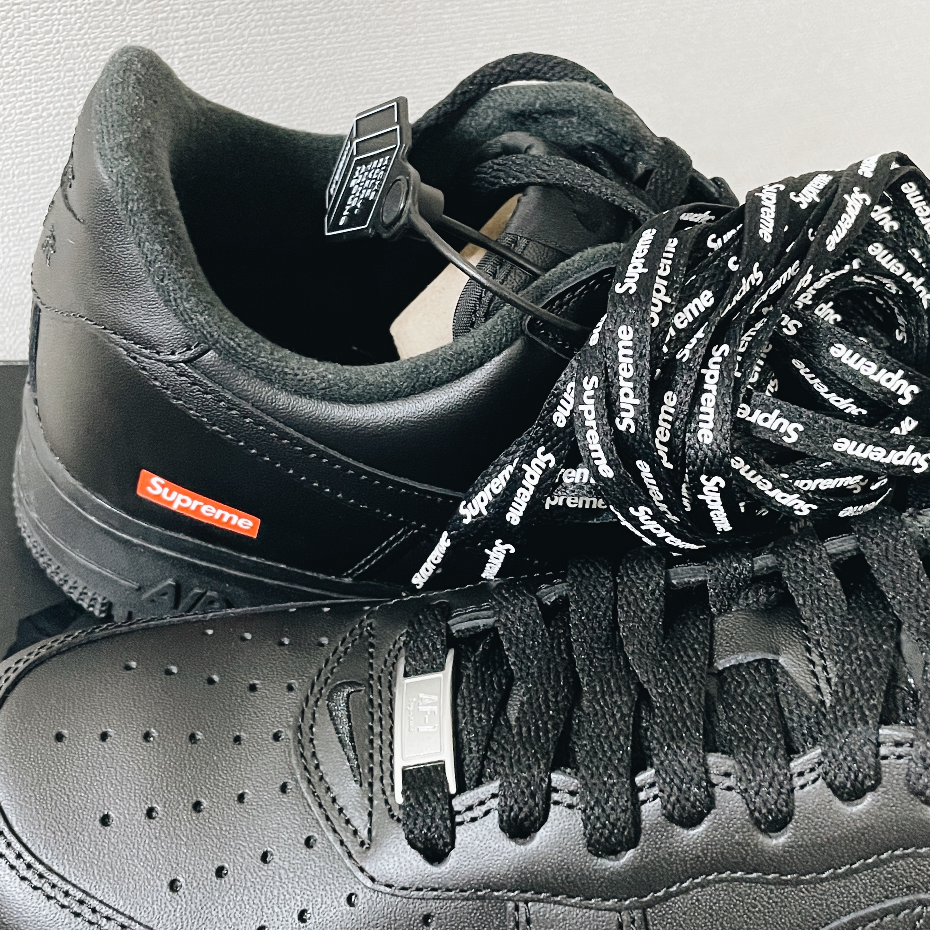 Nike x Supreme Air Force 1 Low Black 착용 스타일