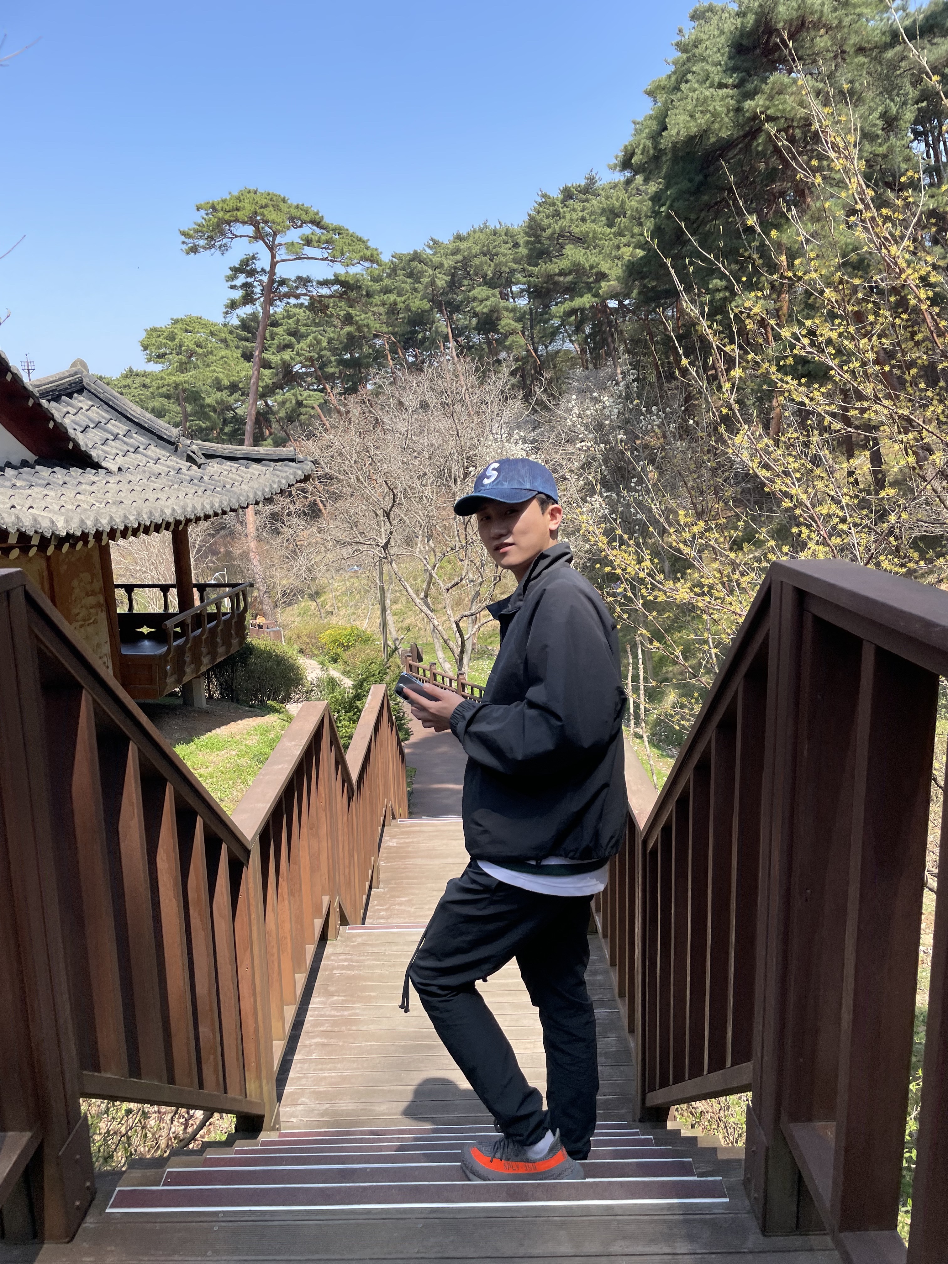 Supreme Kevlar Denim S Logo 6-Panel Indigo - 22SS, Essentials Half-Zip Track Jacket Black - 21SS 착용 스타일 - 3