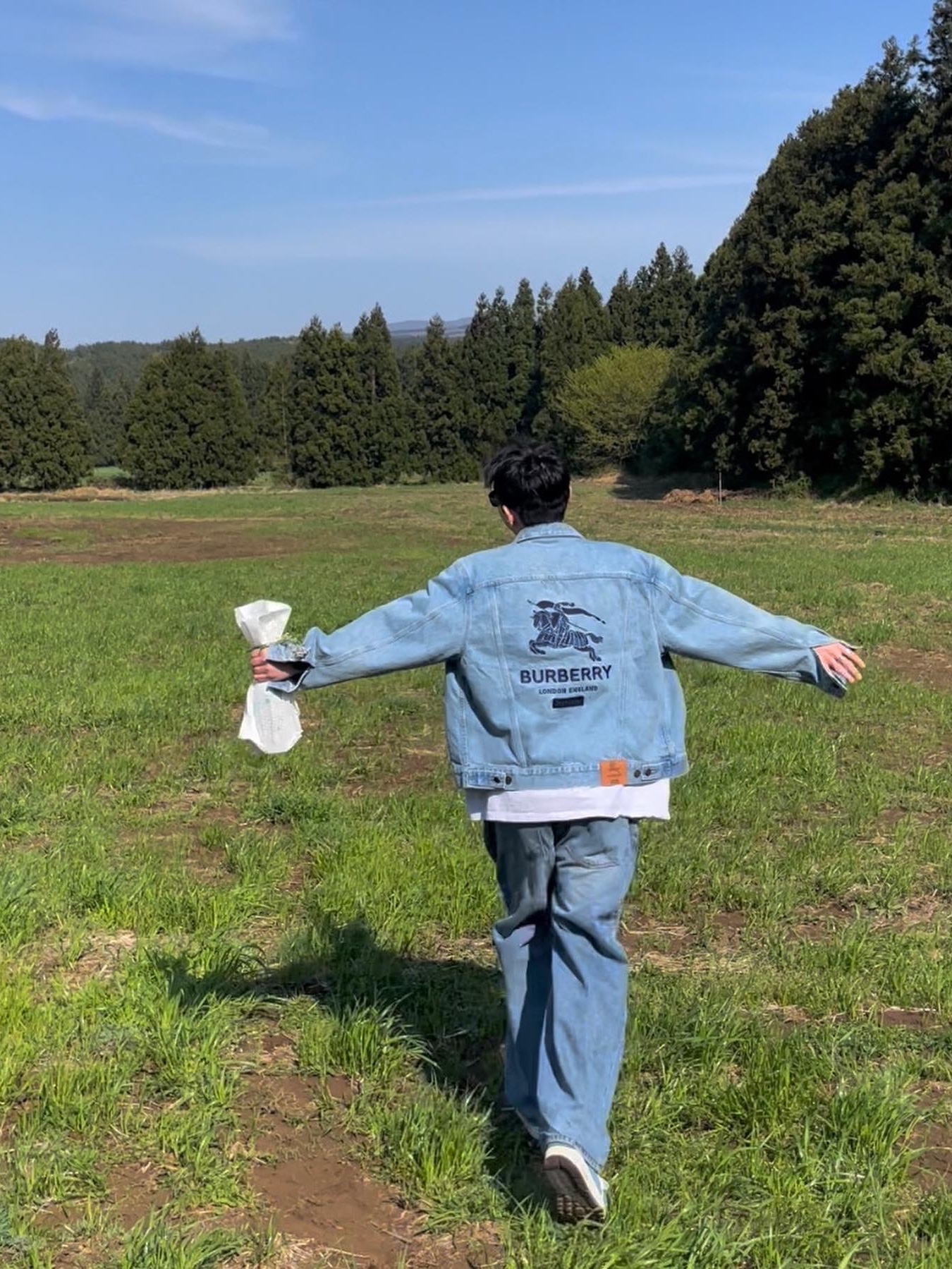 Supreme x Burberry Denim Trucker Jacket Washed Blue - 22SS, Nike x Patta Air Max 1 Noise Aqua 착용 스타일 - 1