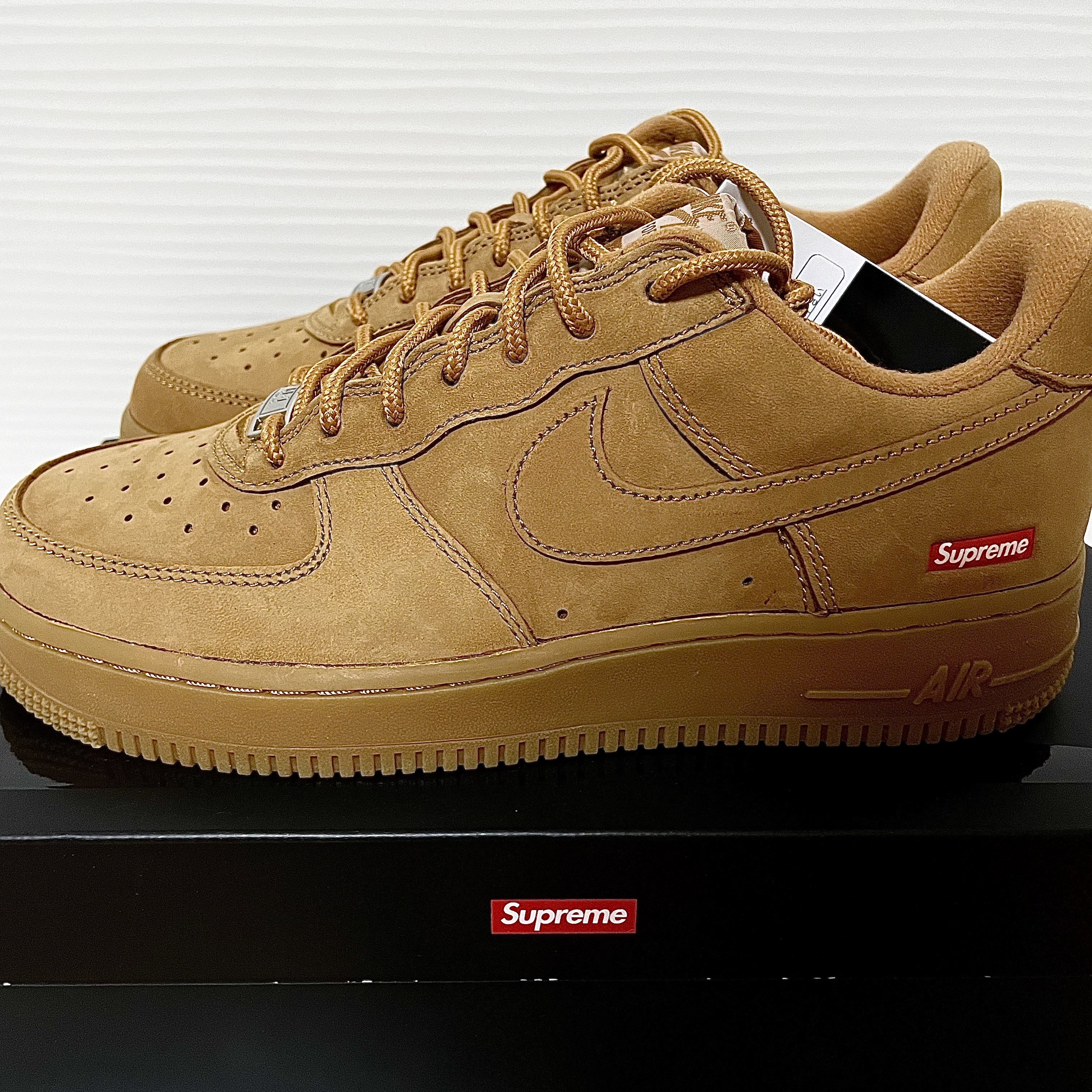 Nike x Supreme Air Force 1 Low Flax 착용 스타일 - 1